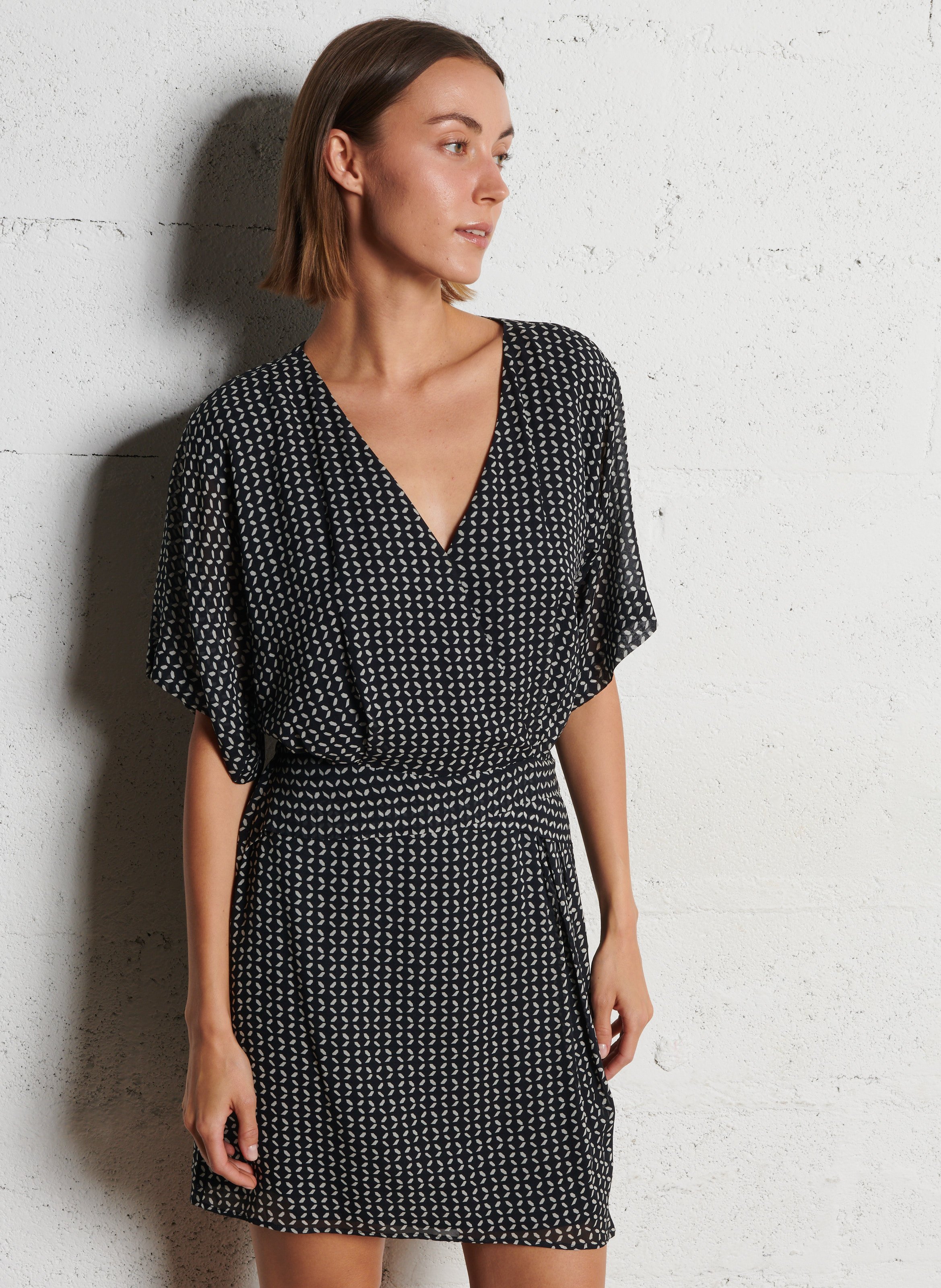 Robe courte col v imprimée IKKS Noir