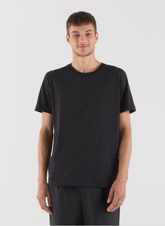 Round-neck T-shirt Black by SAISON 1865 SAISON 1865 Round-neck T-shirt Black
