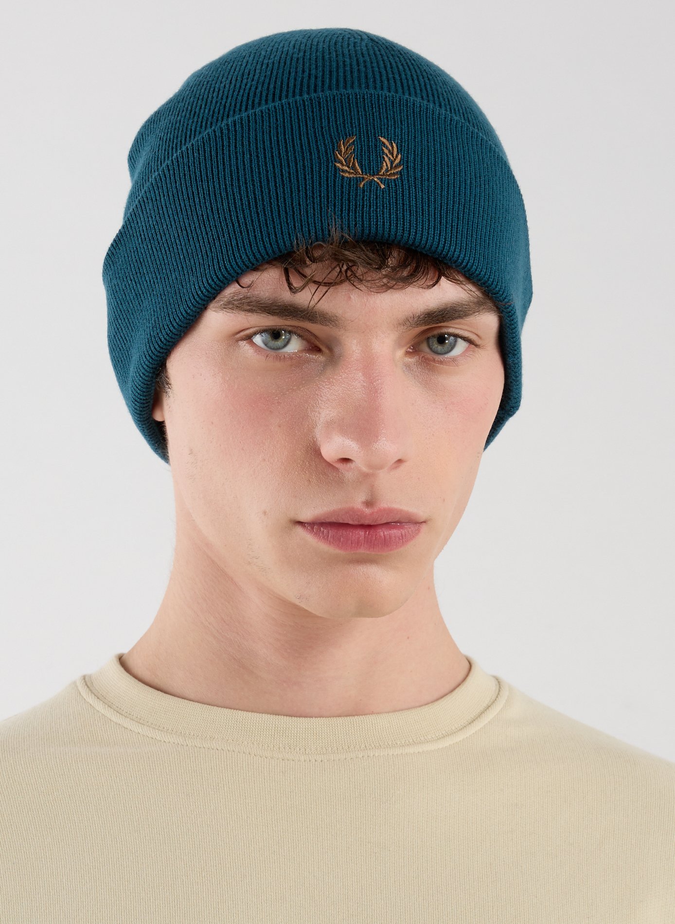 Bonnet côtelé en laine mérinos et coton FRED PERRY Noir