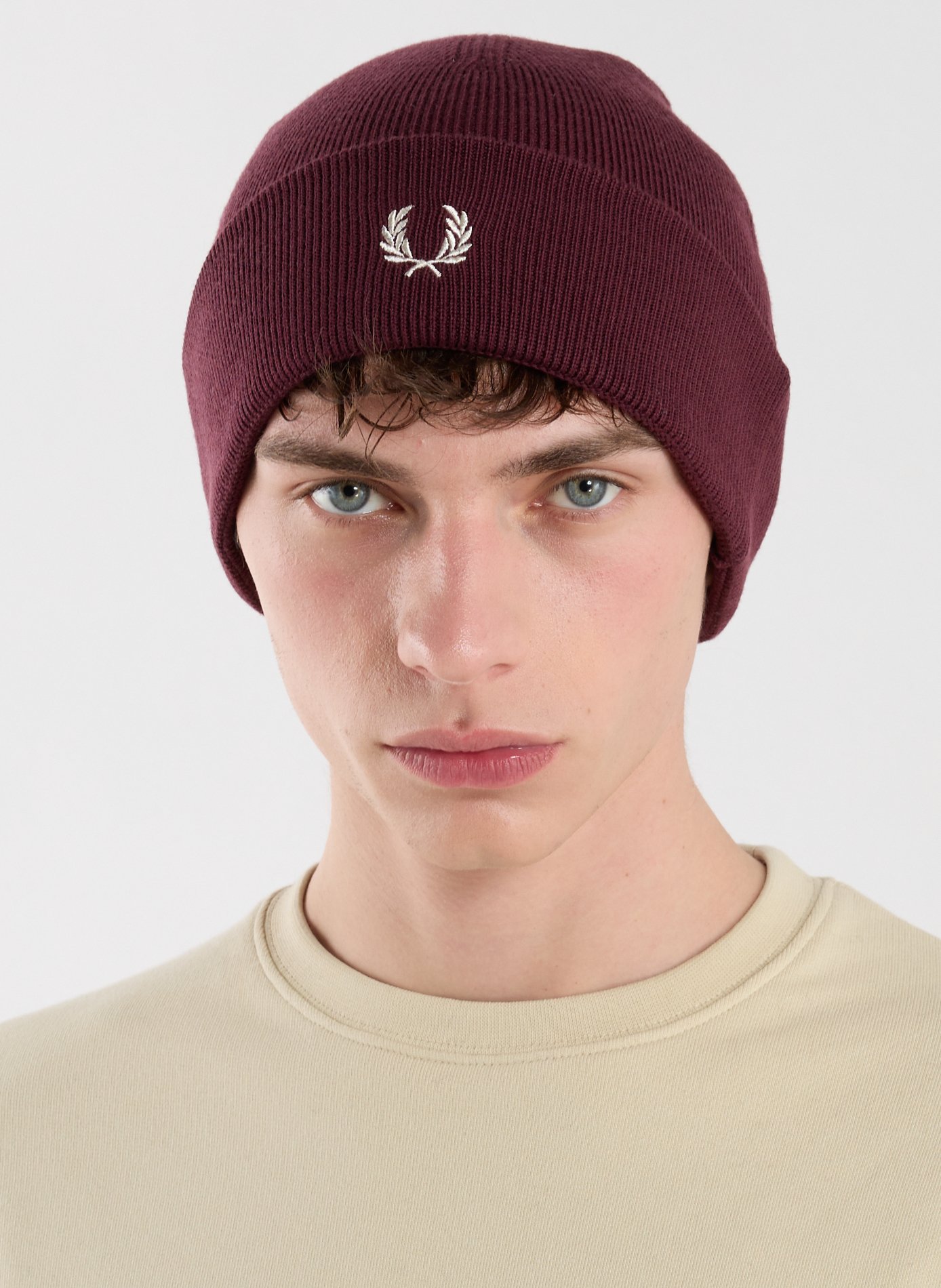 Bonnet côtelé en laine mérinos et coton FRED PERRY Rouge