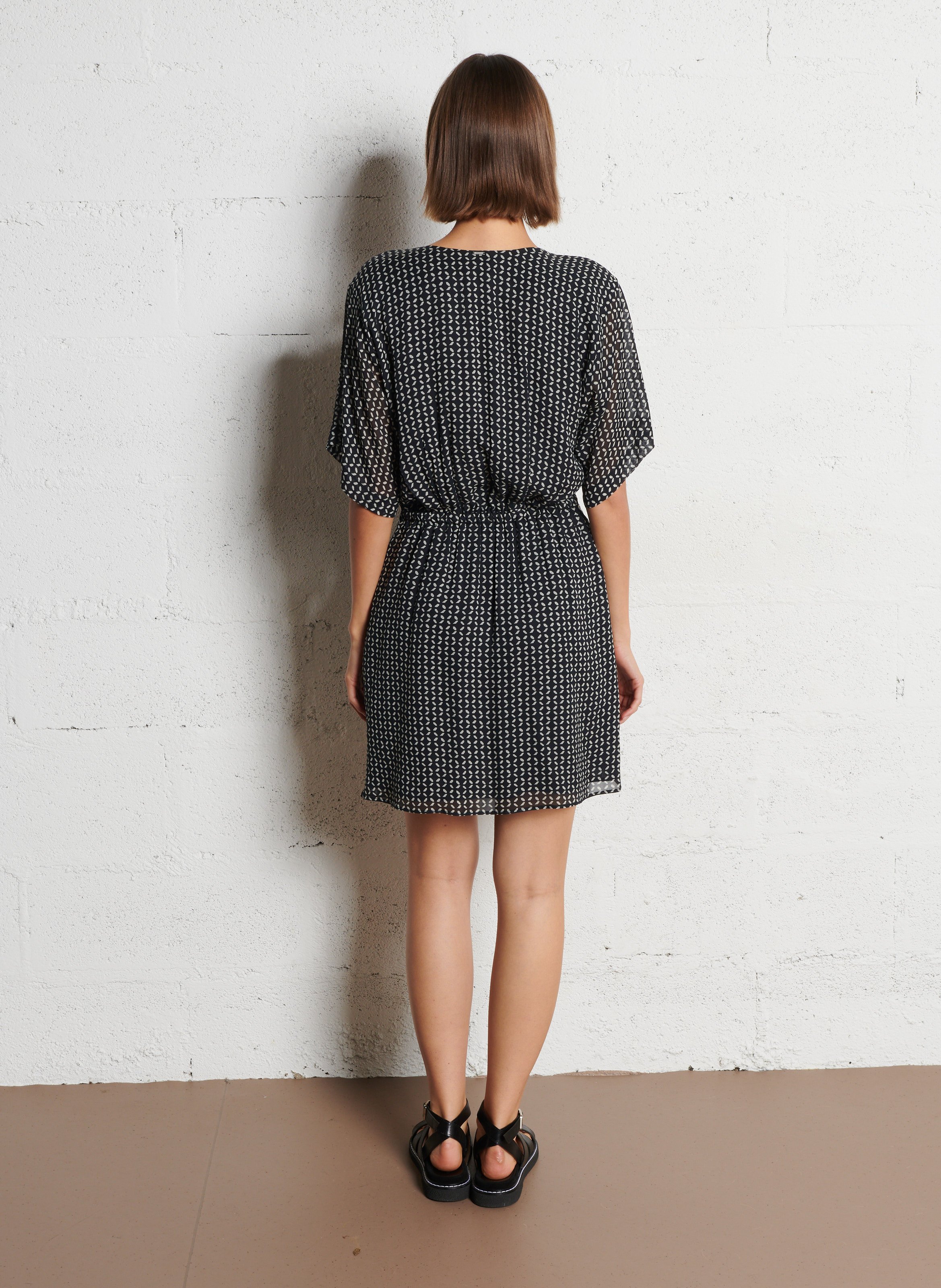 Robe courte col v imprimée IKKS Noir