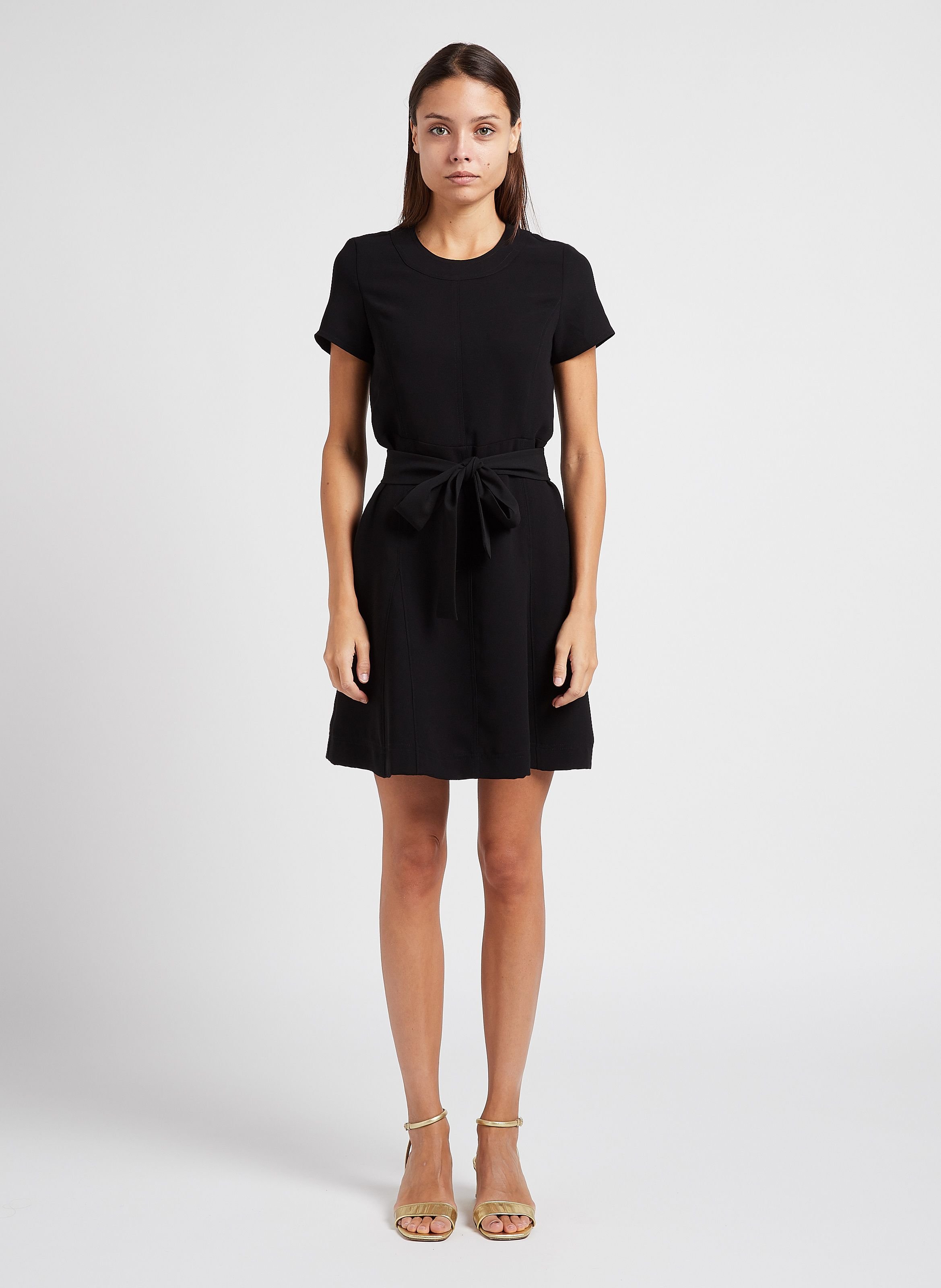Robe cintrée à col rond