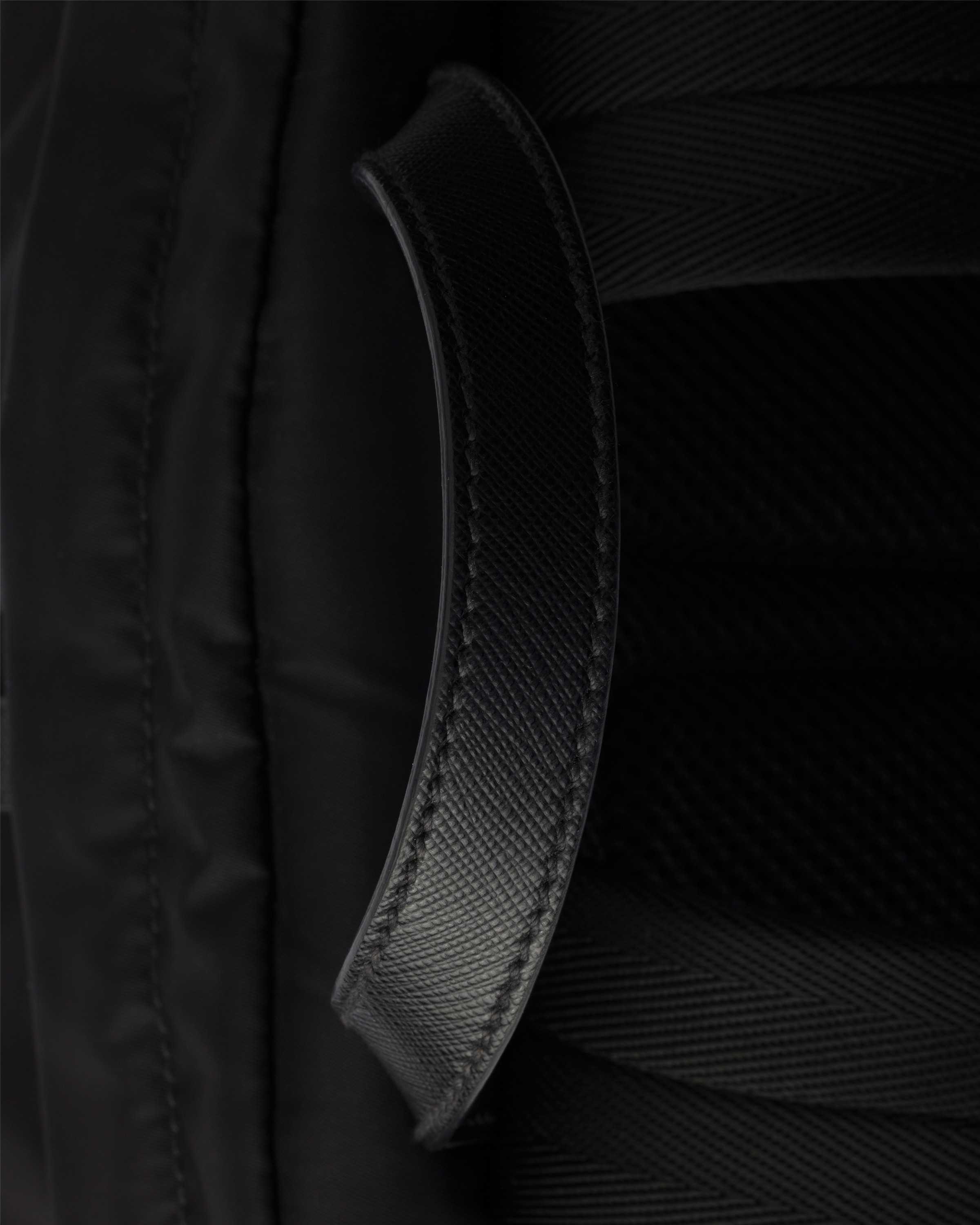 Sac à dos en re-nylon et cuir saffiano PRADA Noir