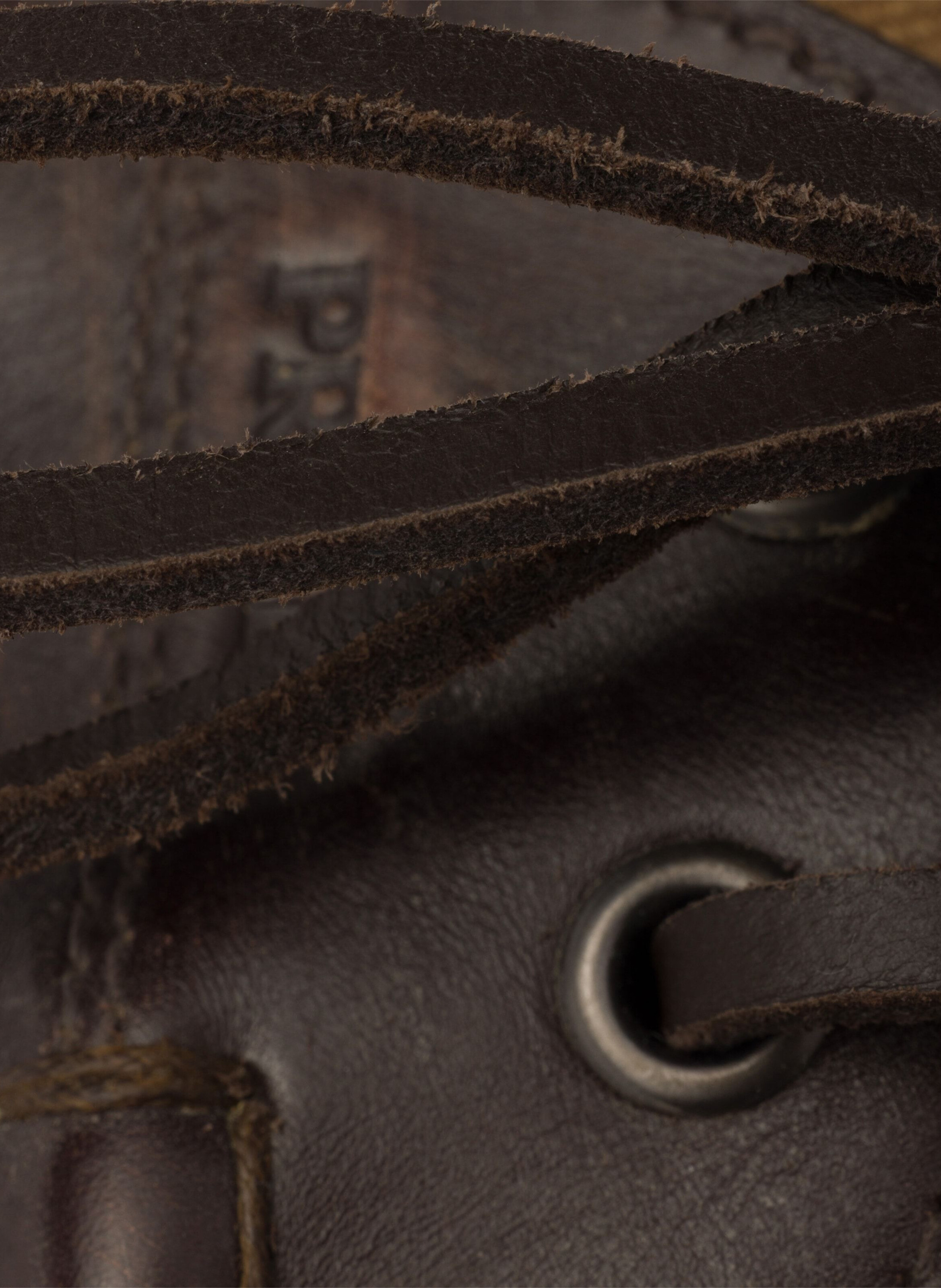 Chaussures bateau en toile vieillie et cuir PRADA Marron