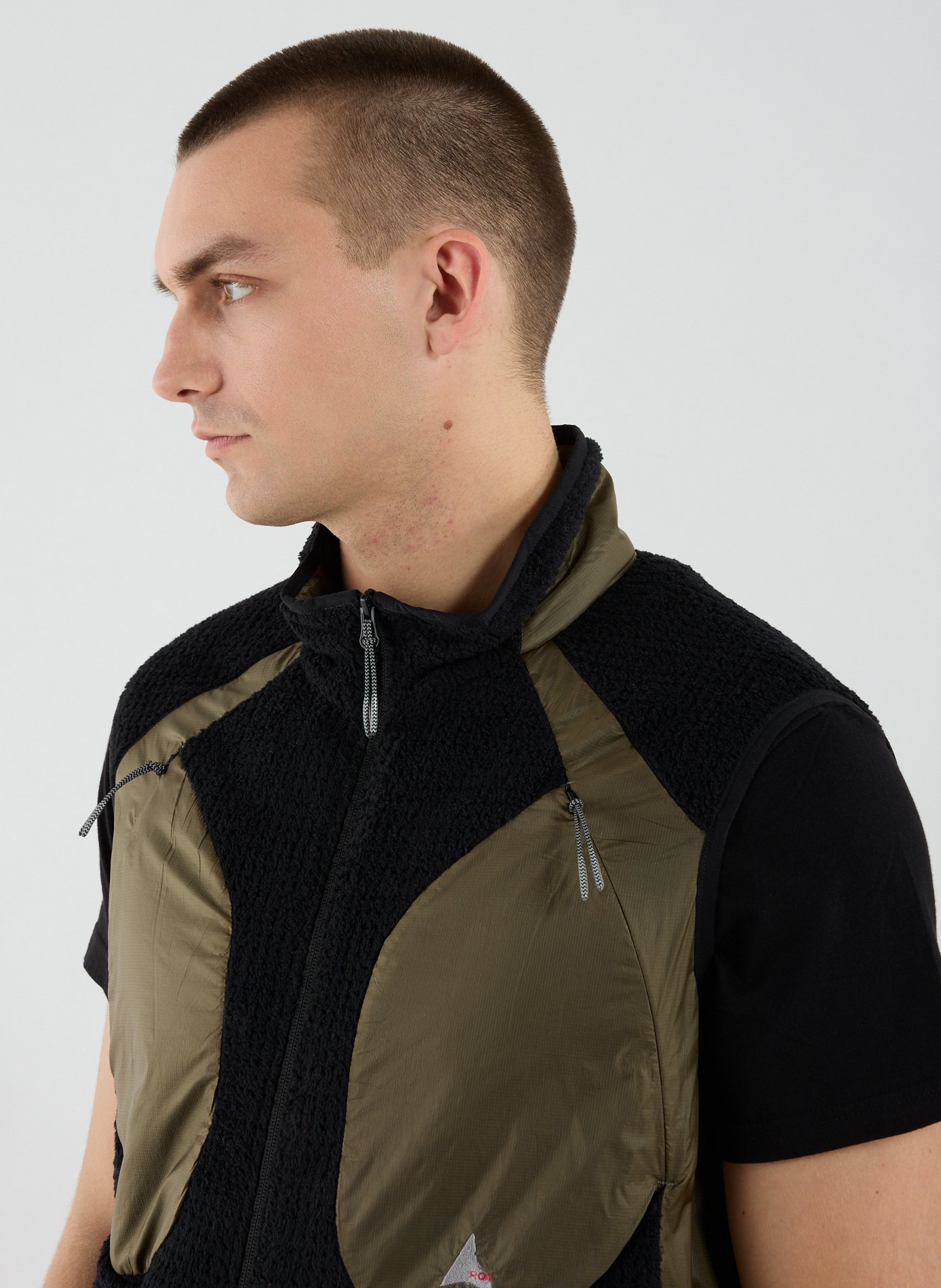 Sleeveless jacket with high collar ROA Multicolour