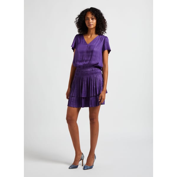 Robe col v droite plissée