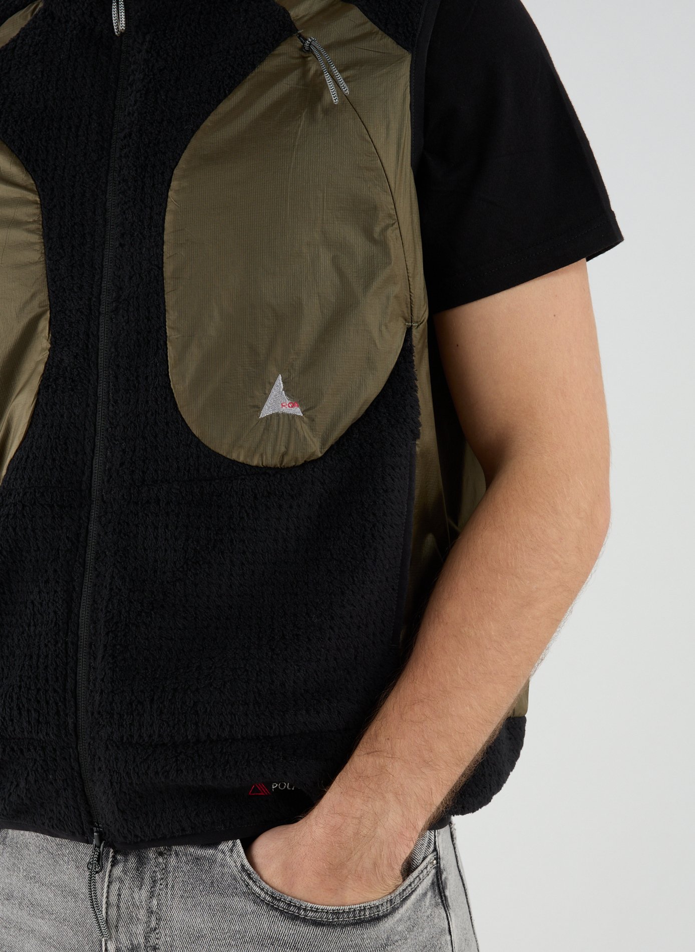 Sleeveless jacket with high collar ROA Multicolour