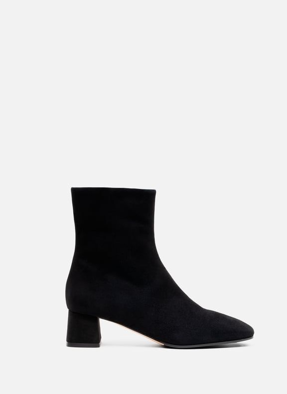 Bottines batan en chevre velours Noir by PARALLELE PARALLELE Bottines batan en chevre velours Noir