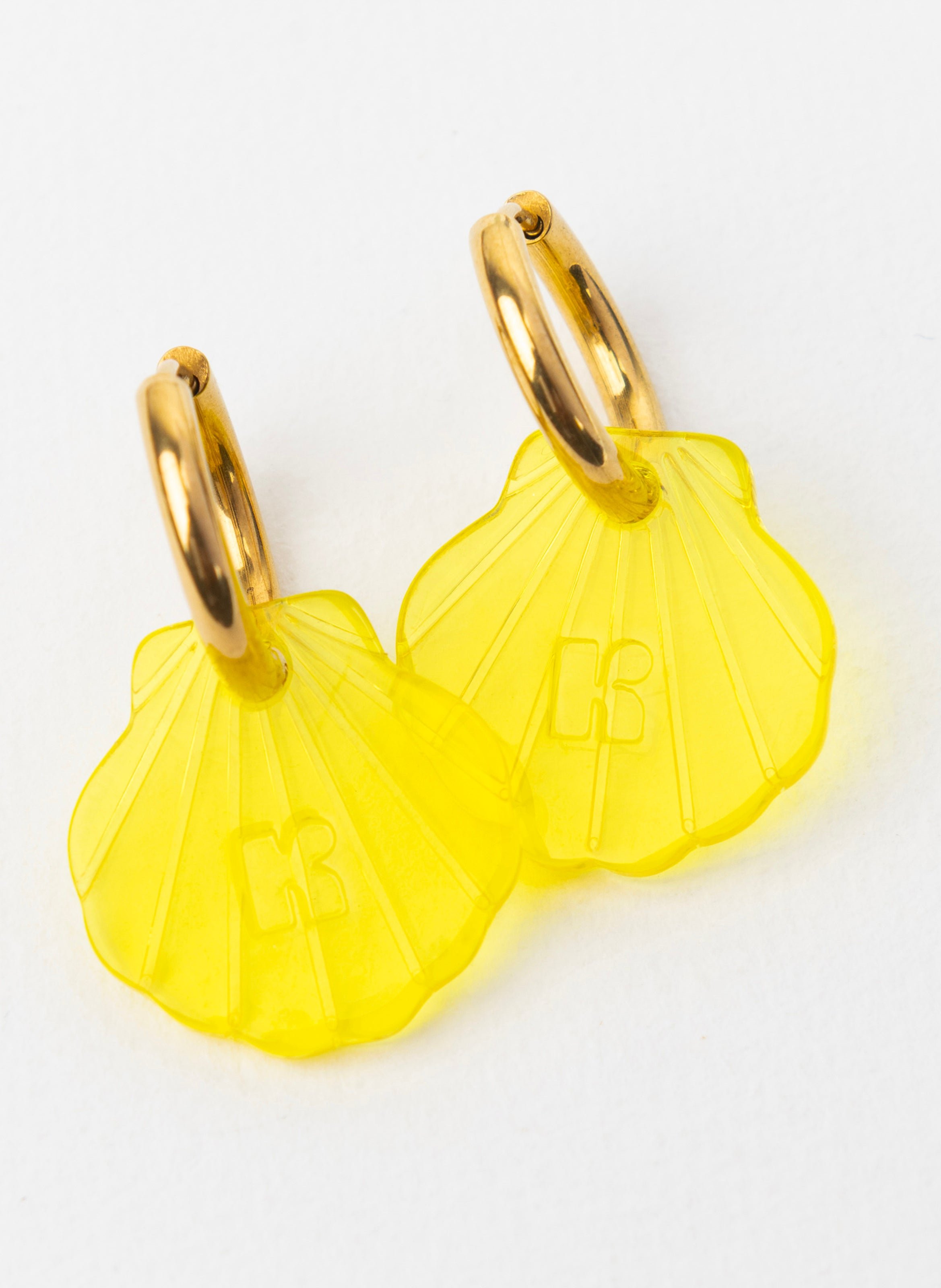 Boucles d'oreilles baby mermaid avec anneaux en acier inoxydable doré KURAGE GINZA Jaune