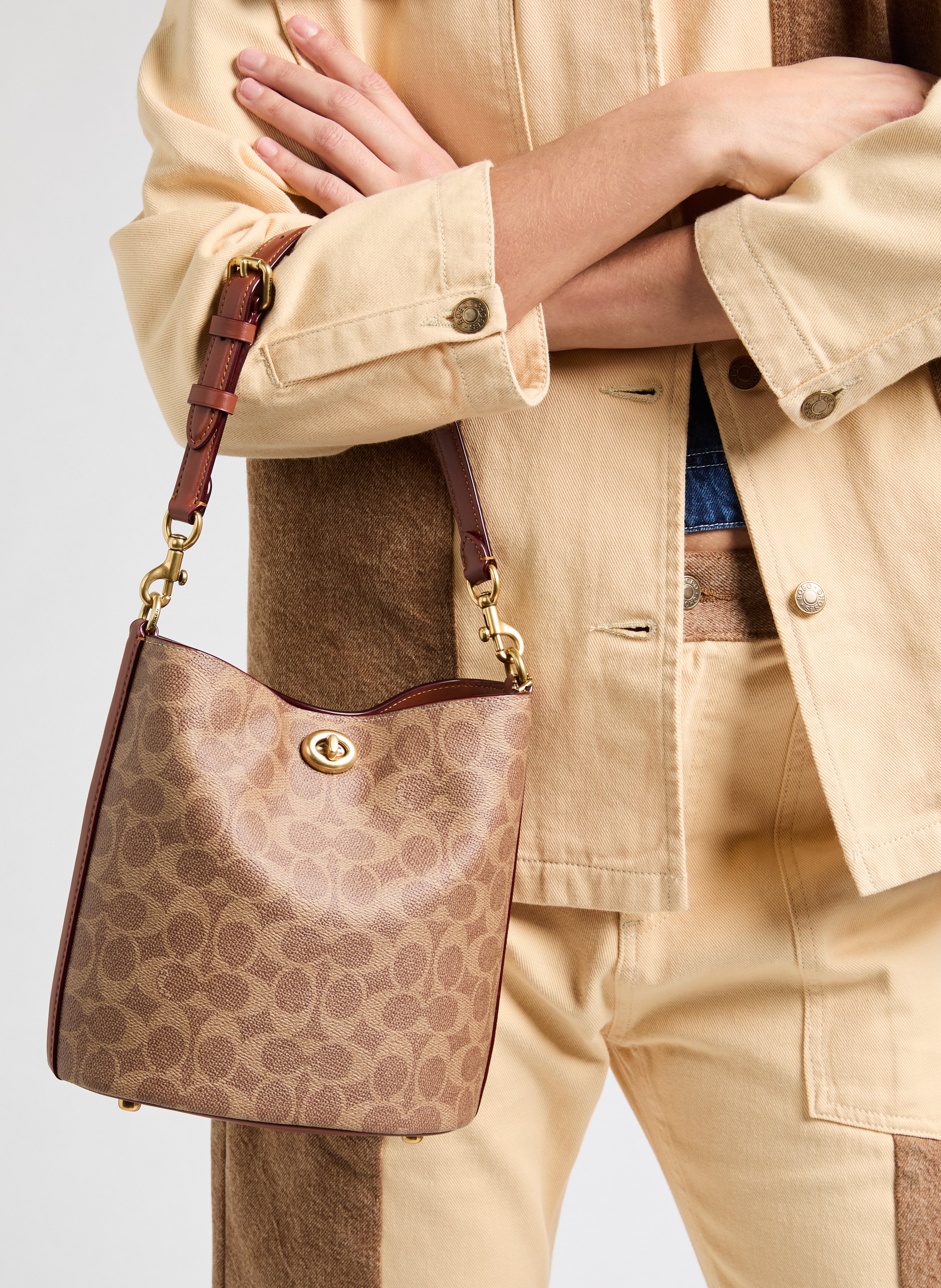 Willow 19 signature canvas bucket bag COACH Brown