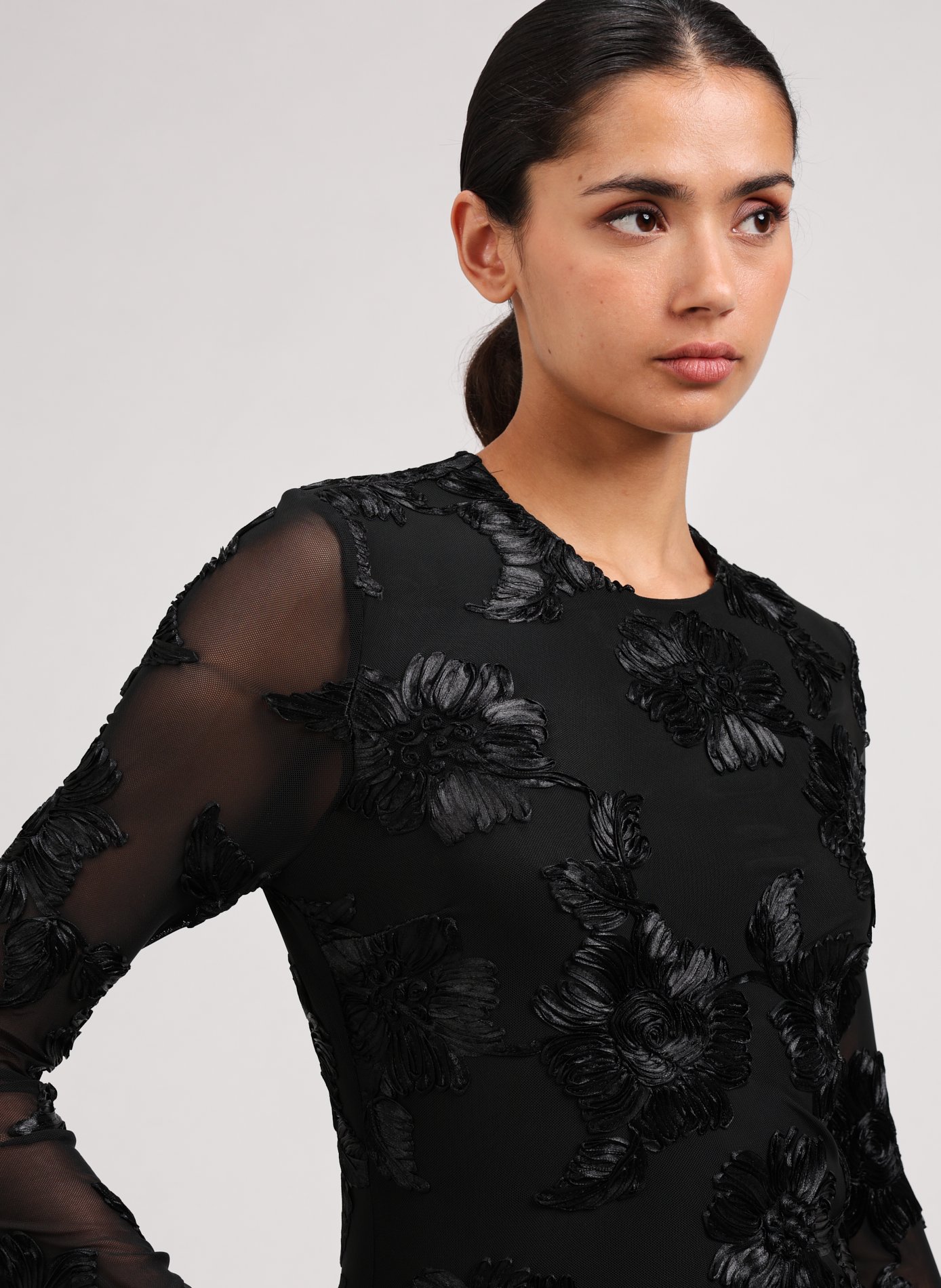 Robe courte avec empiècements fleurs ROTATE Noir