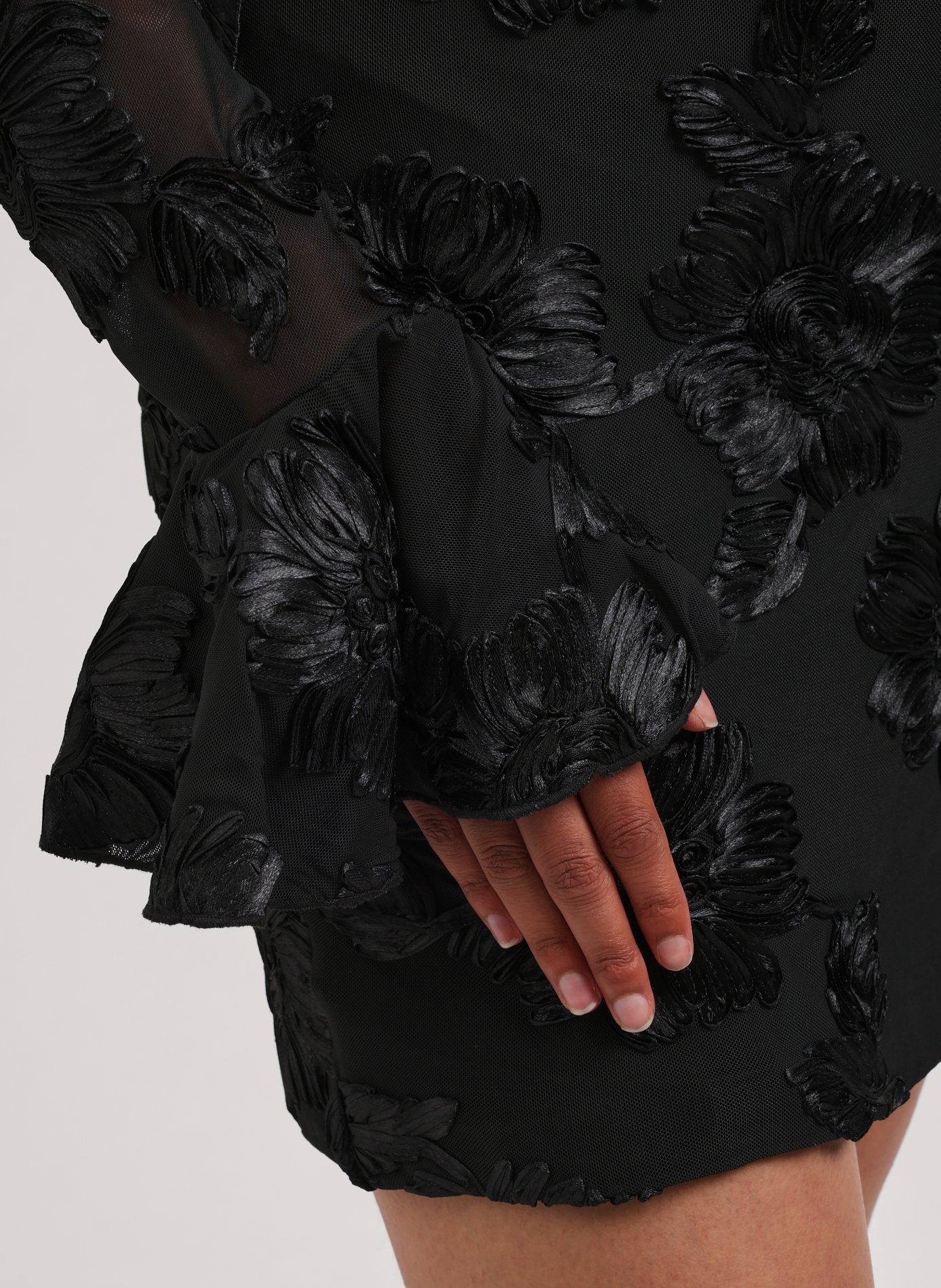 Robe courte avec empiècements fleurs ROTATE Noir