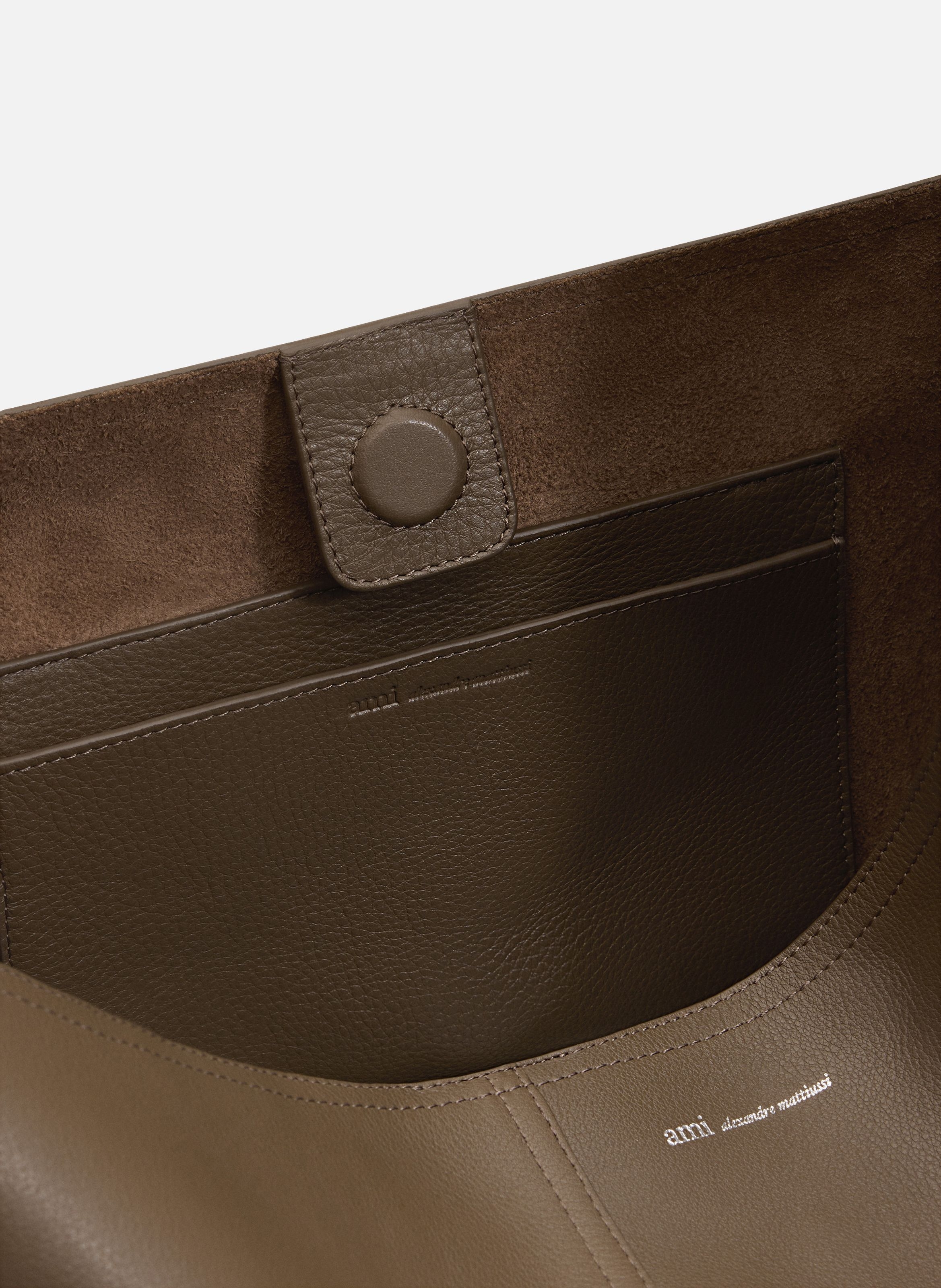 Sac porté croisé etienne unisexe en cuir de taurillon AMI PARIS Marron