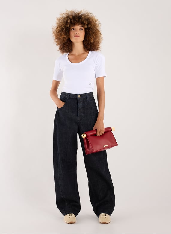 La pochette Rond Carré | Rouge by JACQUEMUS La pochette Rond Carré Rouge