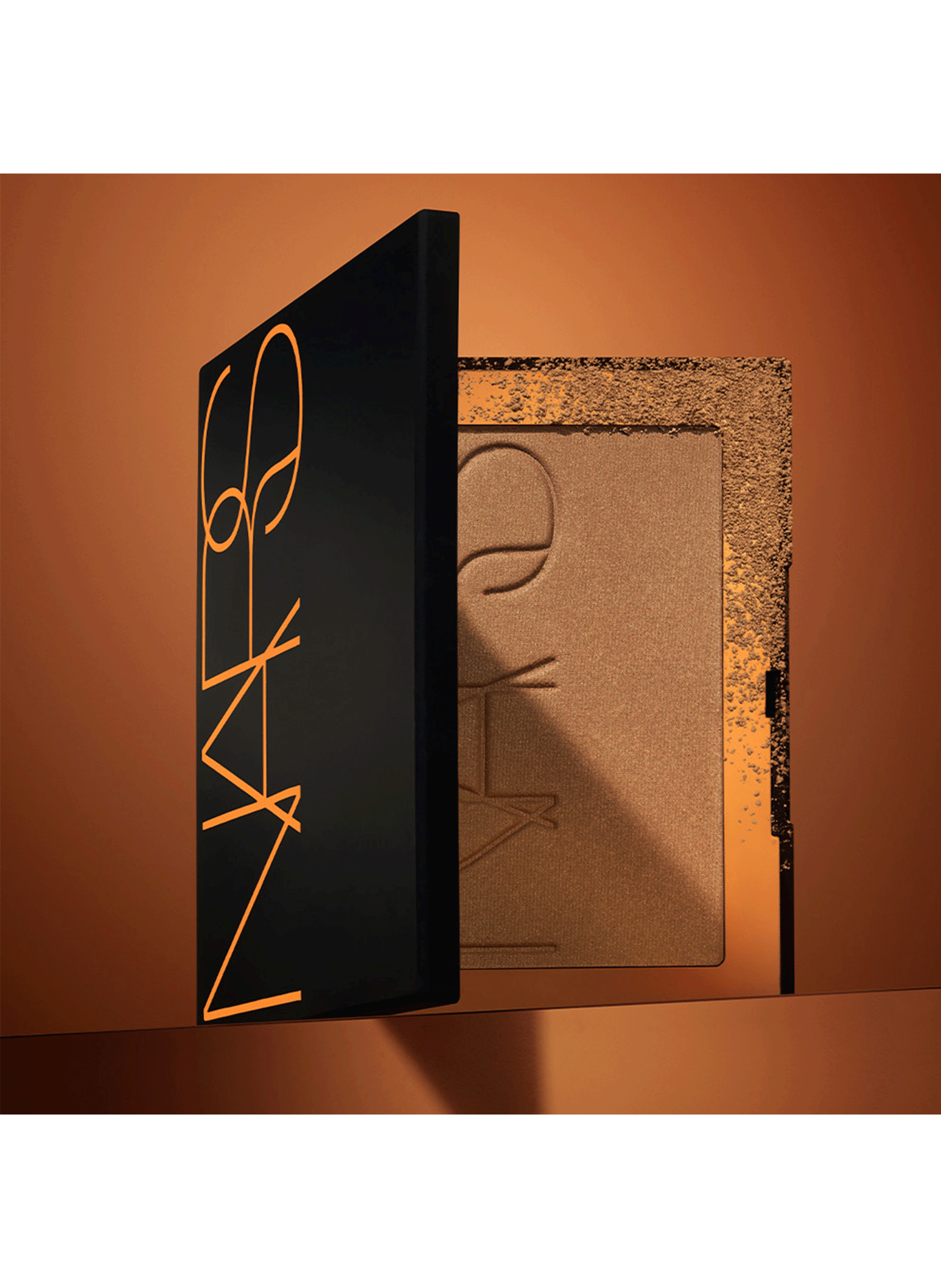 Mini Laguna bronzing powder NARS Laguna 04 bronze moyen avec des sous-tons chauds