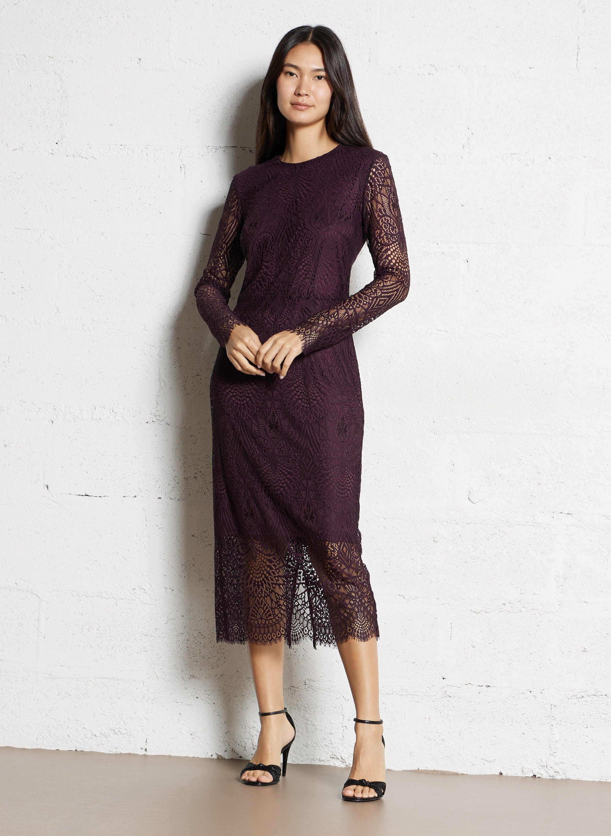 Robe longue col rond en dentelle  Cassis