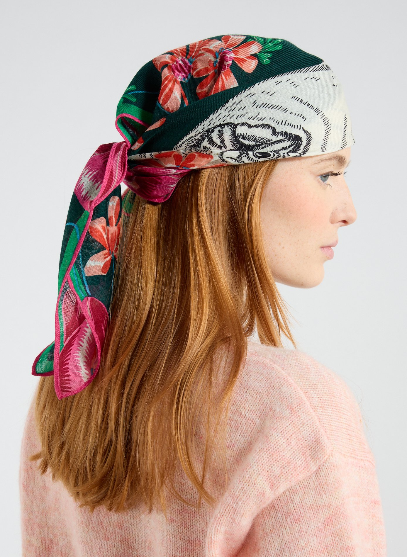 Foulard imprimé floral en laine INOUITOOSH Multicolore