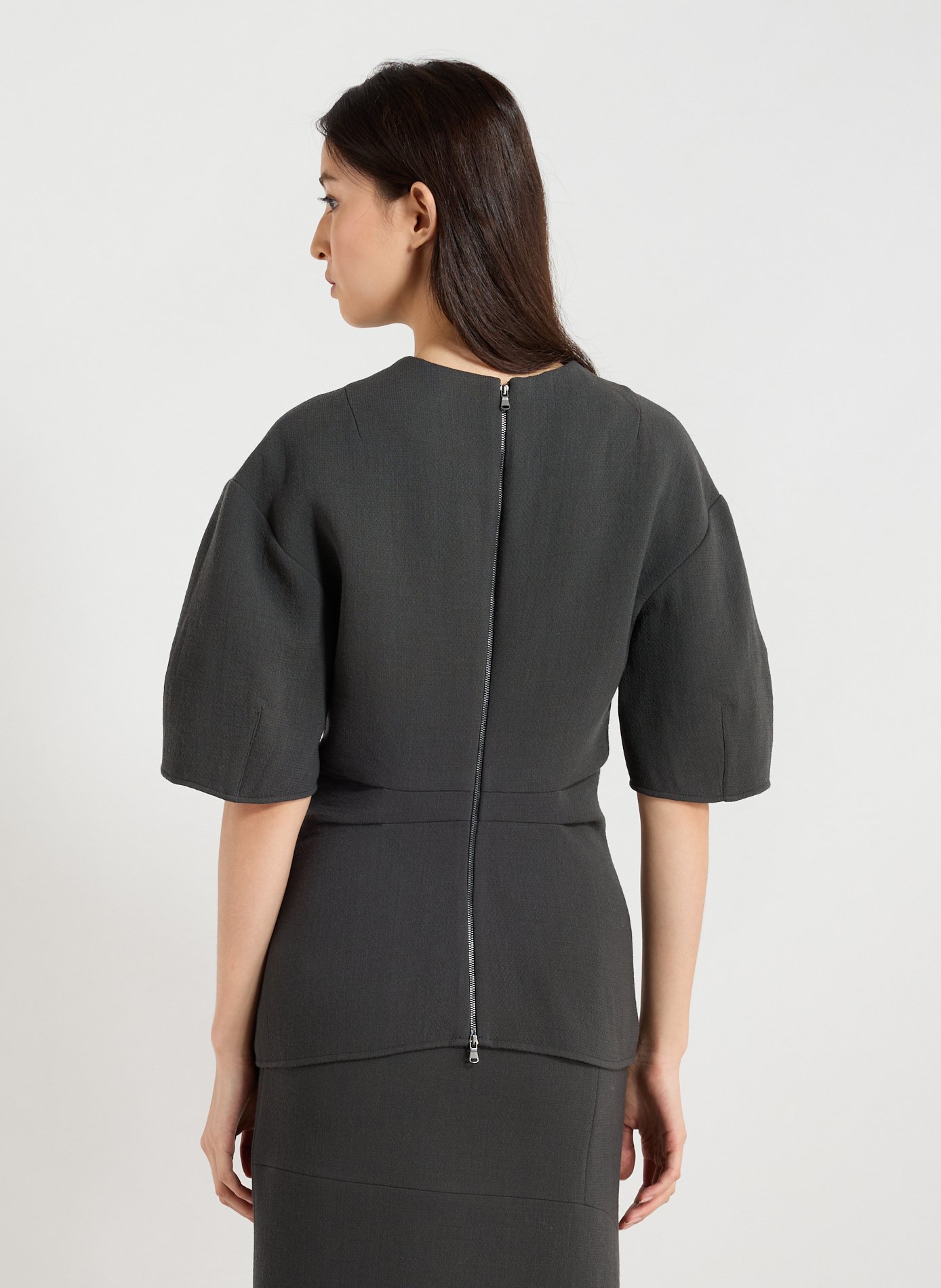 T-shirt cintré à col rond en laine TIBI Gris