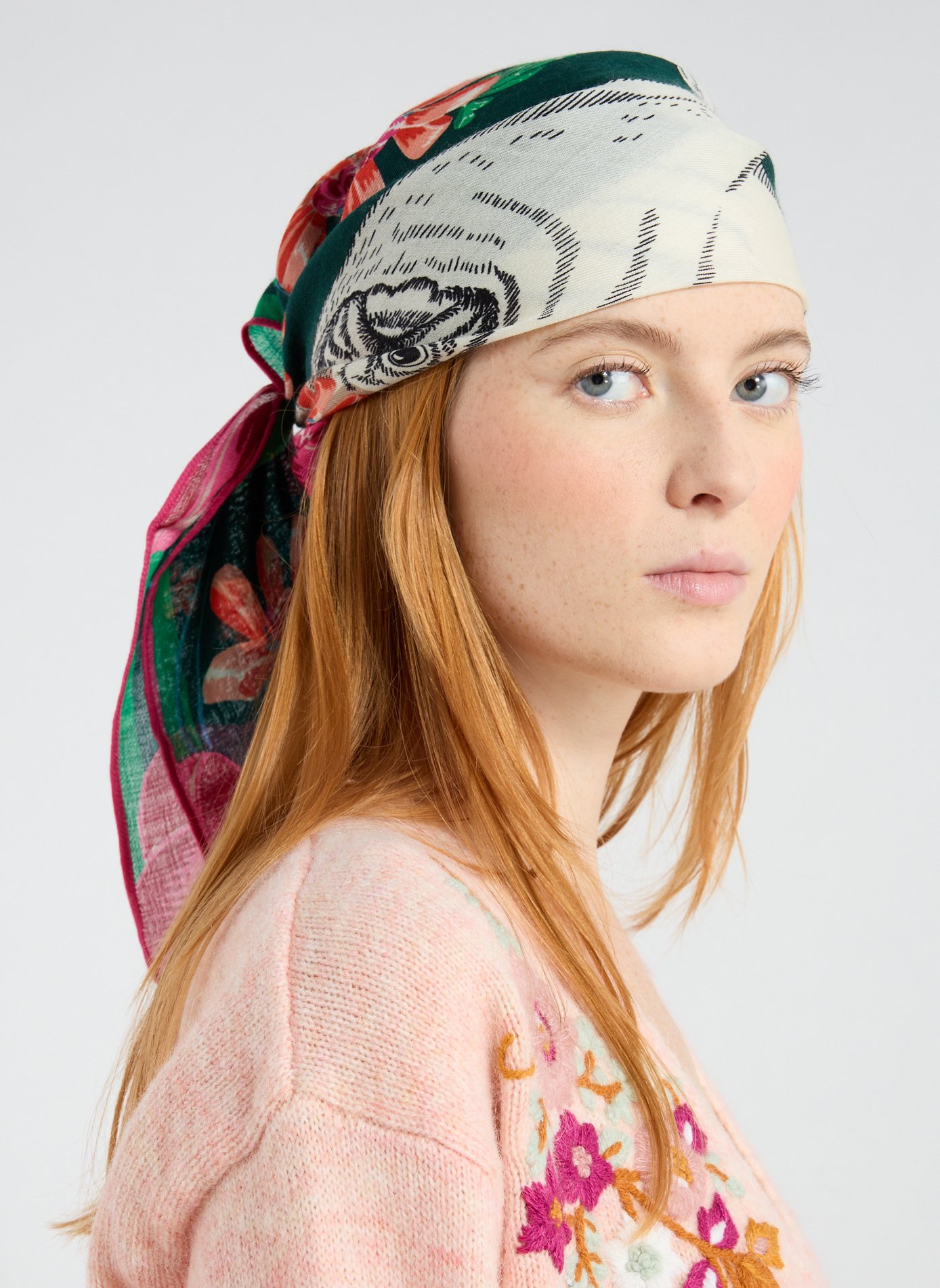 Foulard imprimé floral en laine INOUITOOSH Multicolore