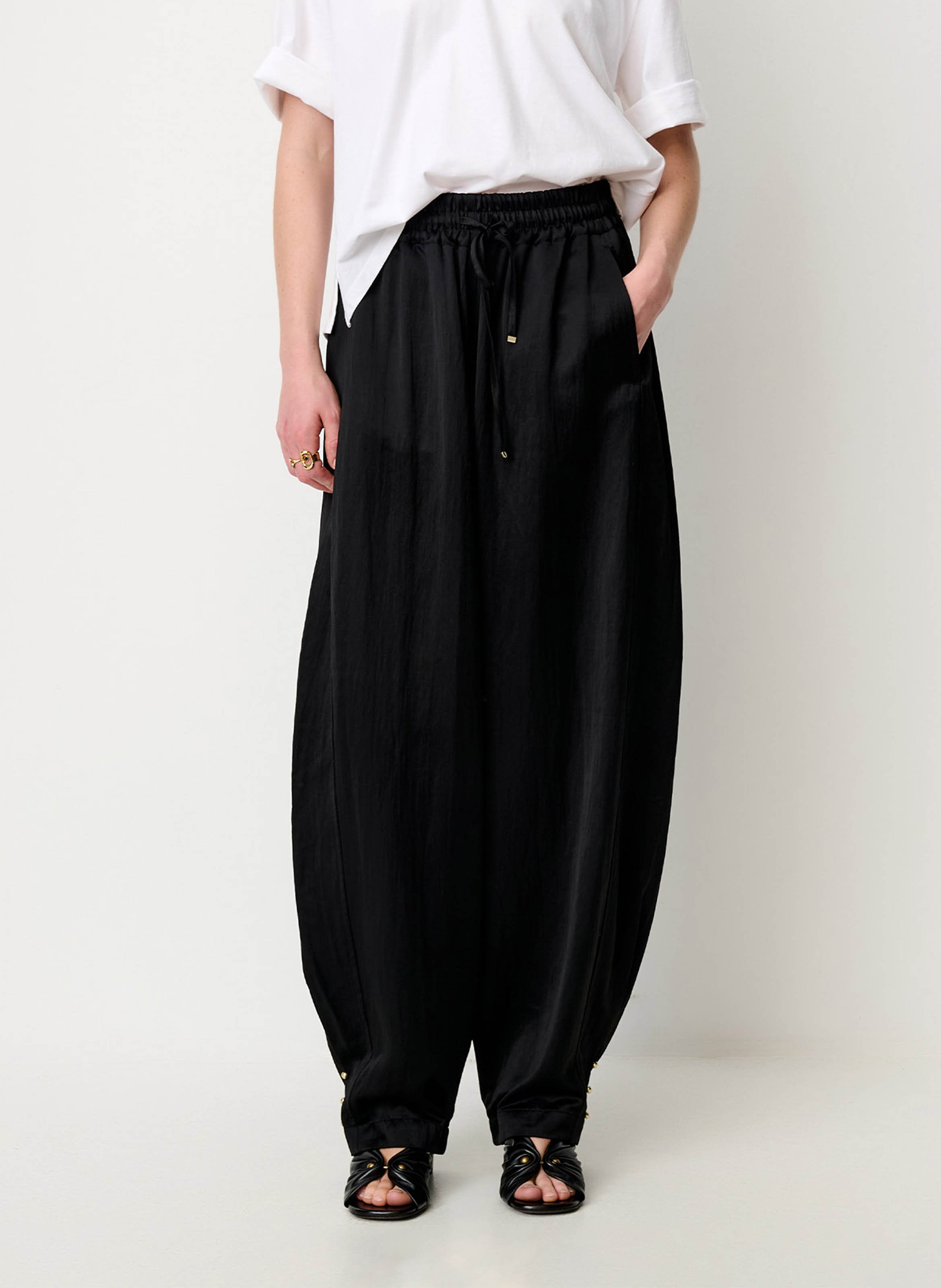 Pantalon rond élastiqué uni timelia SESSUN Noir