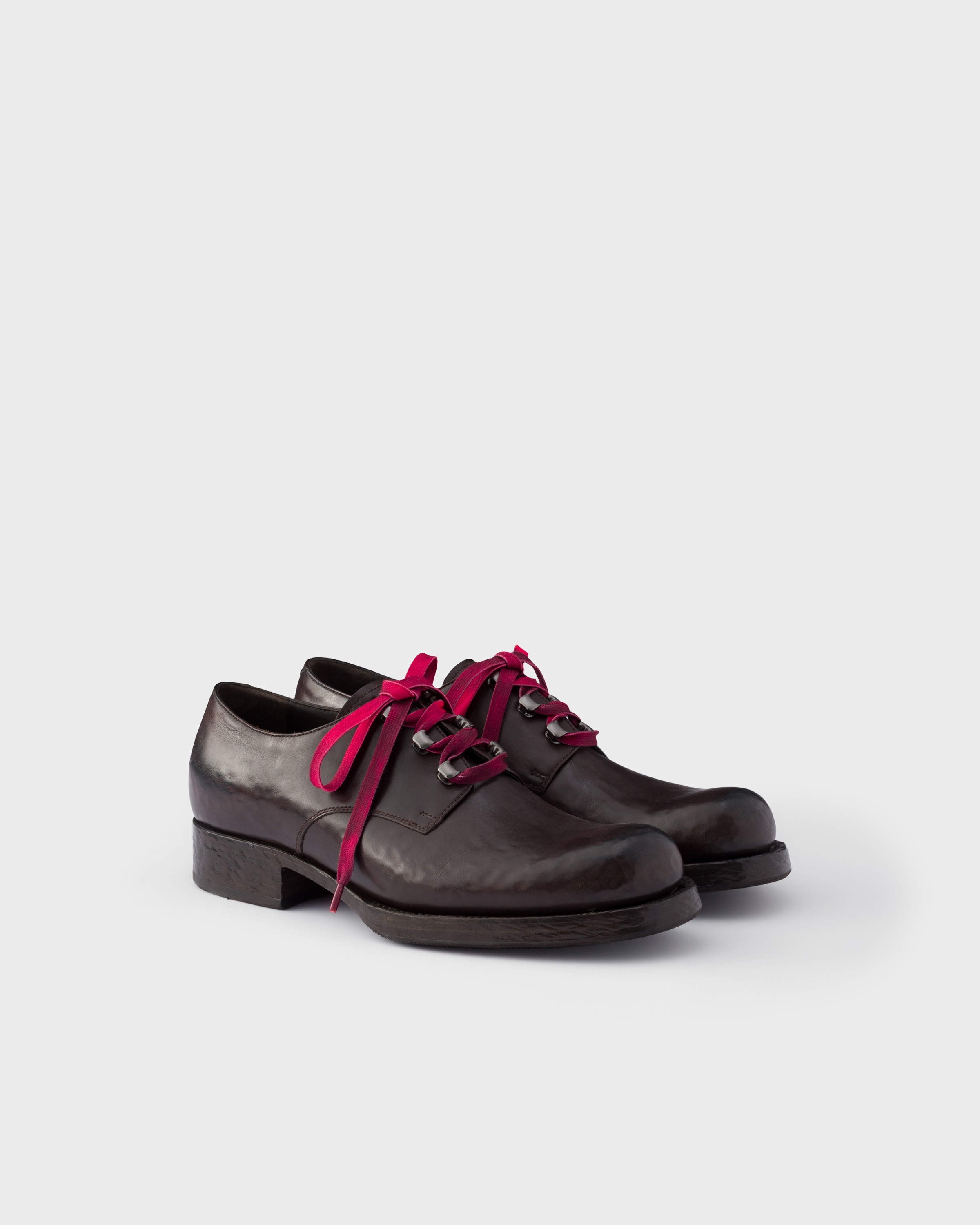 Chaussures à lacets en cuir vieilli PRADA Marron