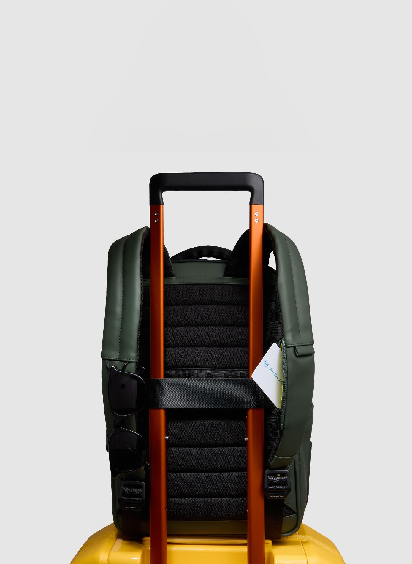 Sac à dos de voyage adaptable à valise sous-siège PIQUADRO Vert
