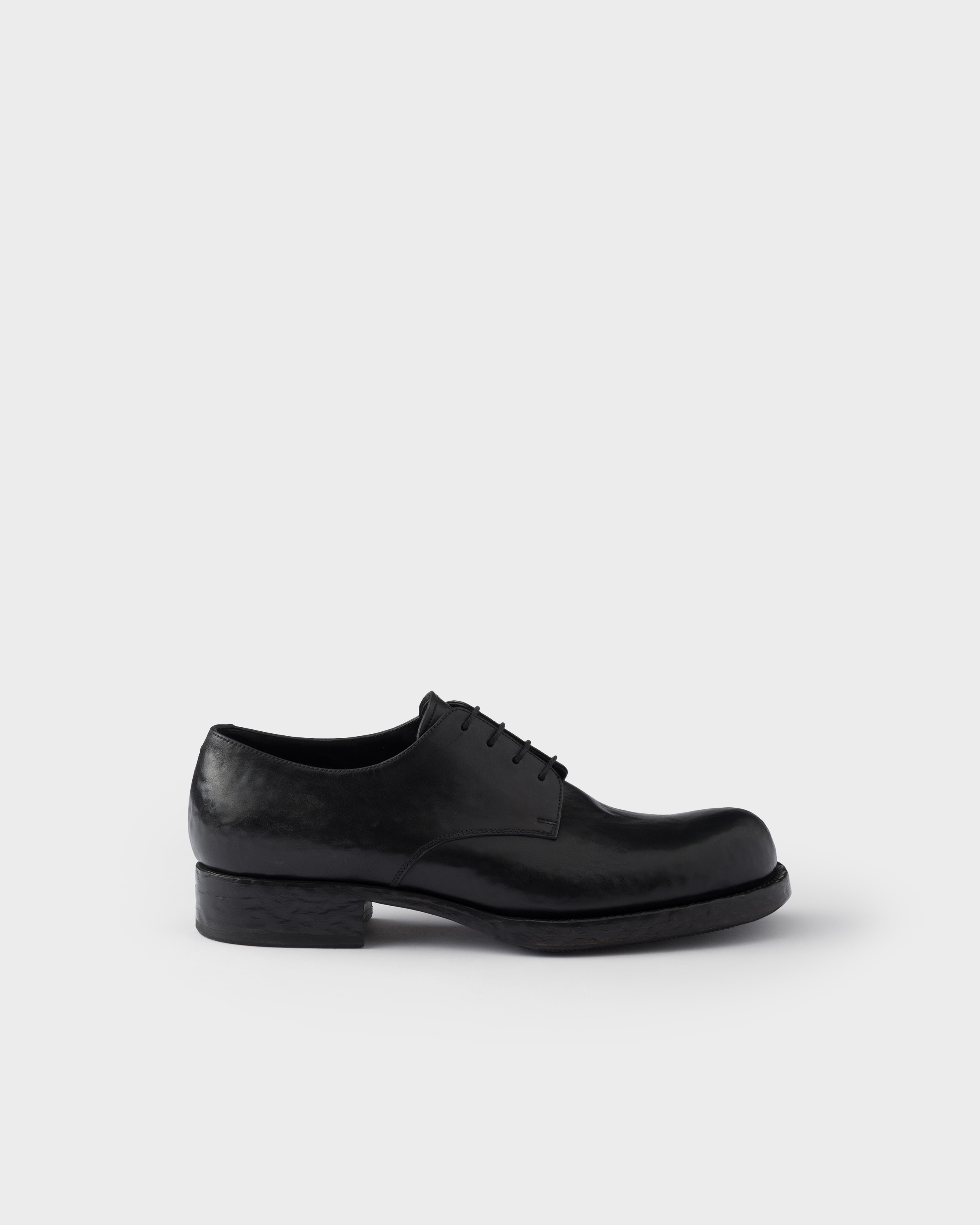 Chaussures à lacets en cuir vieilli PRADA Noir