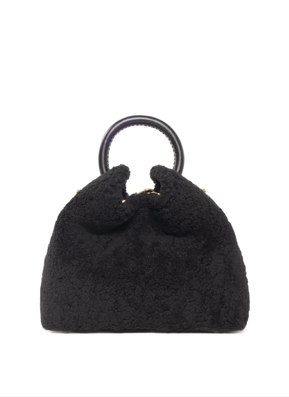 Sac à main baozi en shearling Noir by ELLEME ELLEME Sac à main baozi en shearling Noir