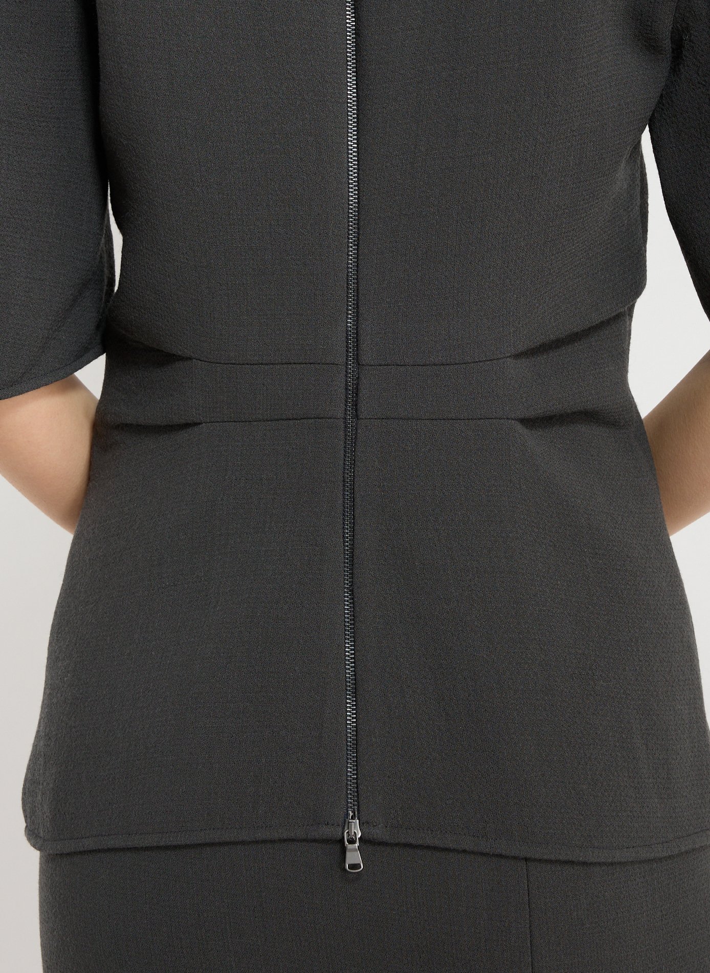 T-shirt cintré à col rond en laine TIBI Gris