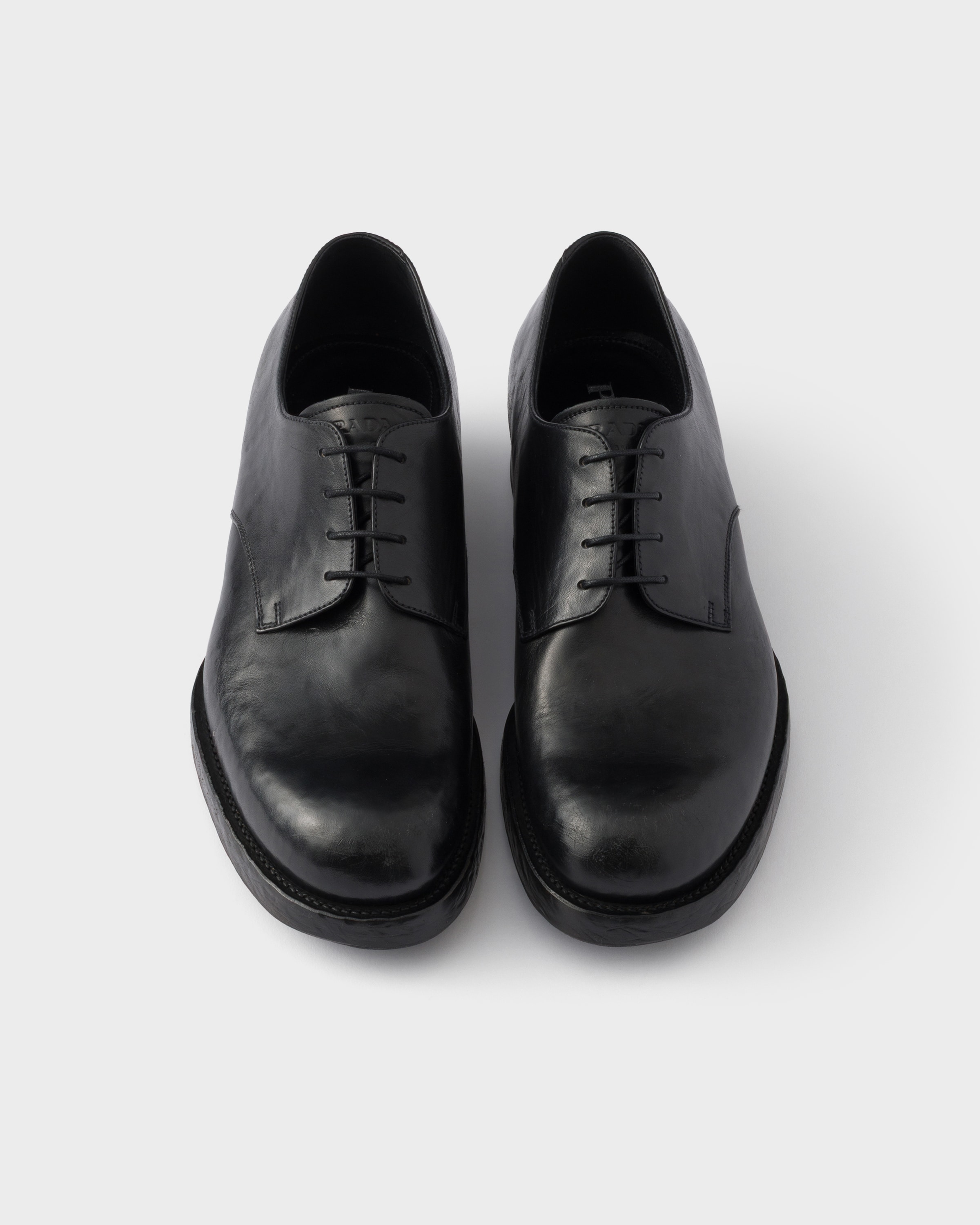Chaussures à lacets en cuir vieilli PRADA Noir