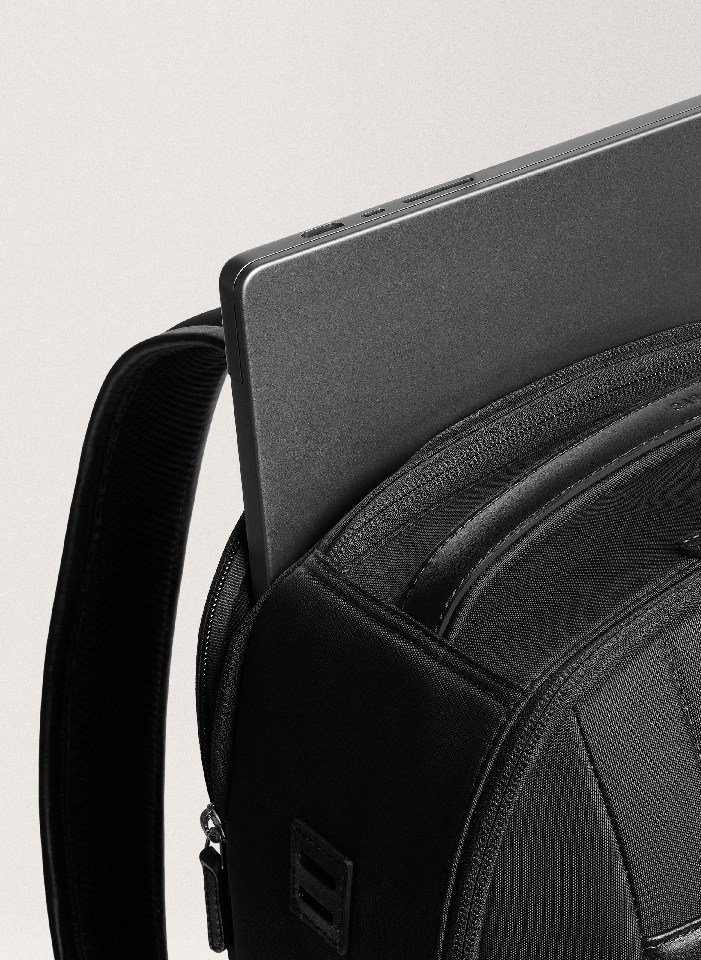 Sac à dos '72-hour' en nylon CARL FRIEDRIK Noir