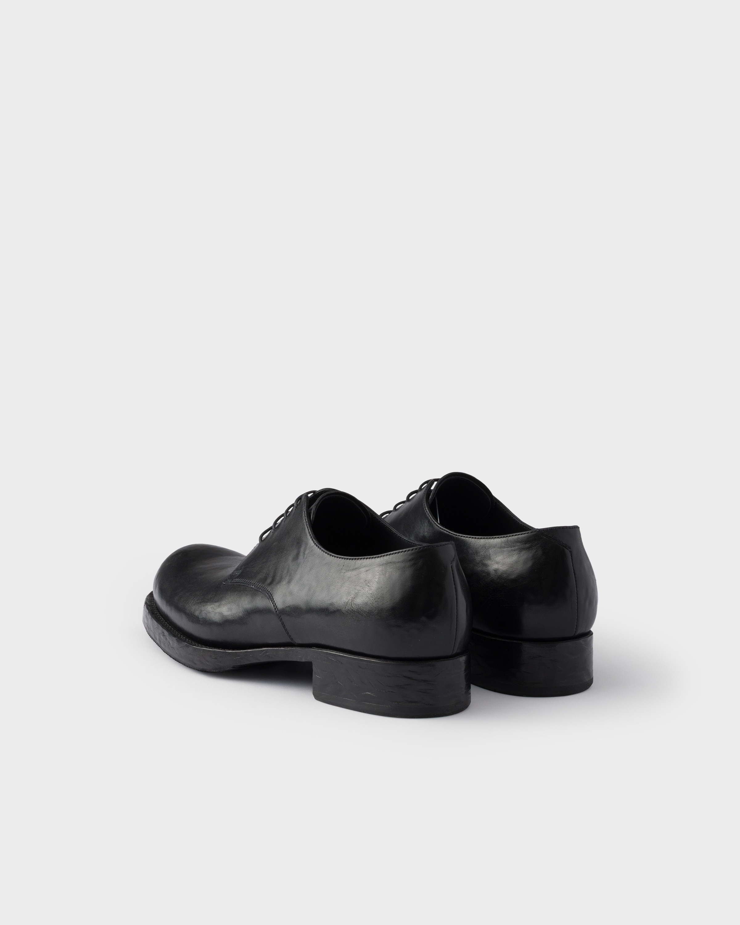 Chaussures à lacets en cuir vieilli PRADA Noir