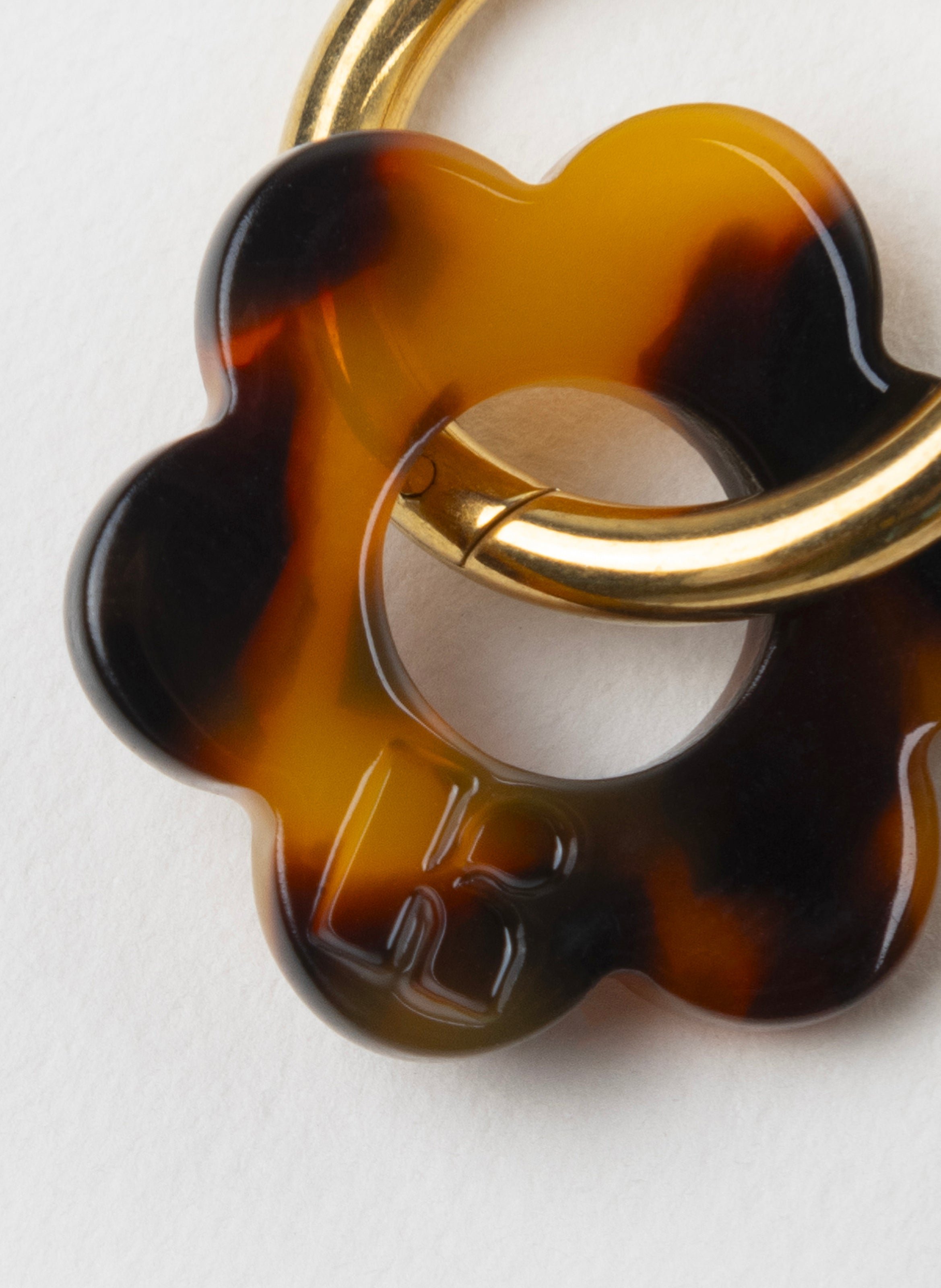 Boucles d'oreilles Baby Fleurette avec anneaux en acier inoxydable argenté KURAGE GINZA Marron