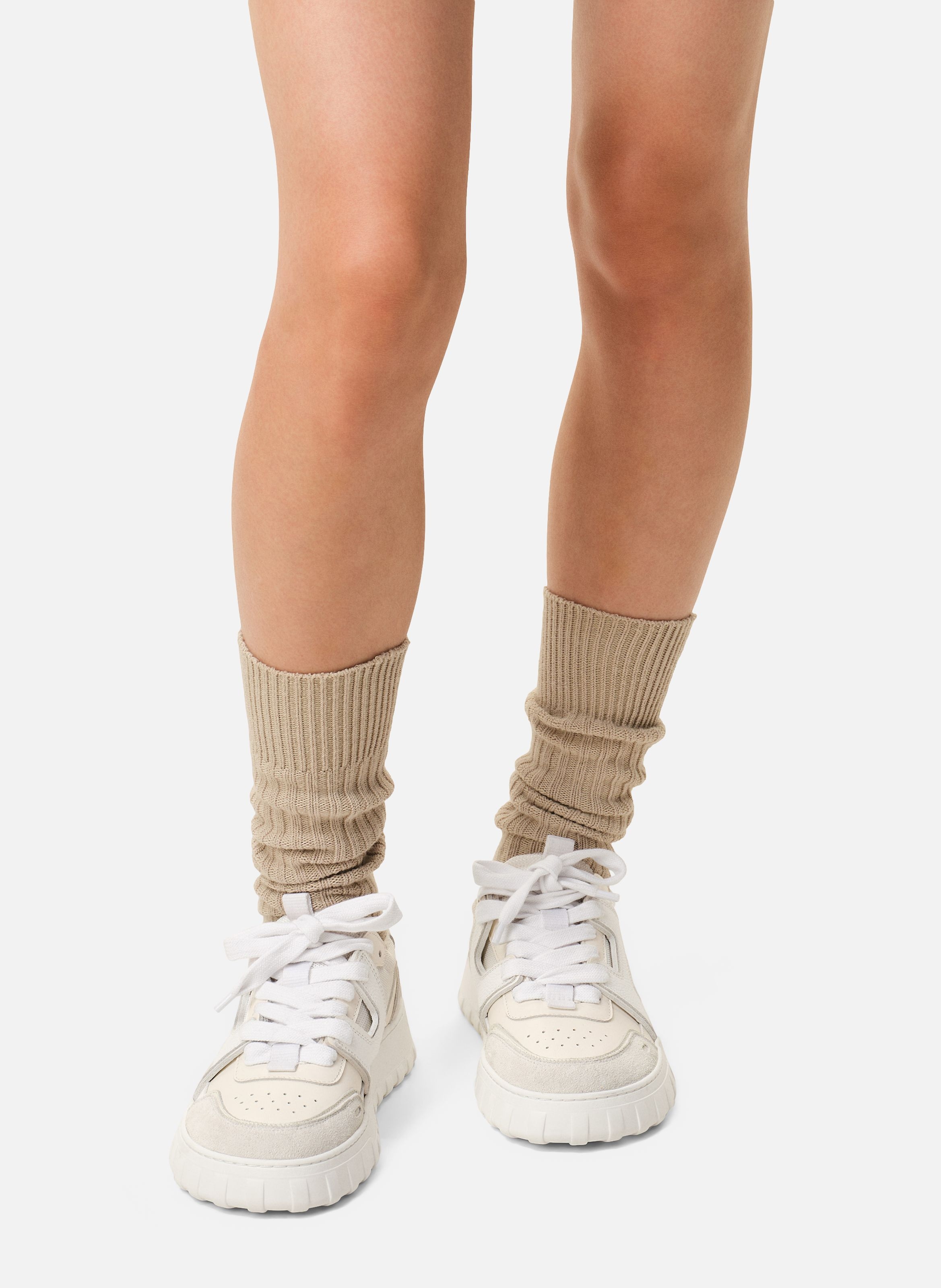 Baskets A Walk Basses En Cuir Lisse unisexes AMI PARIS Blanc