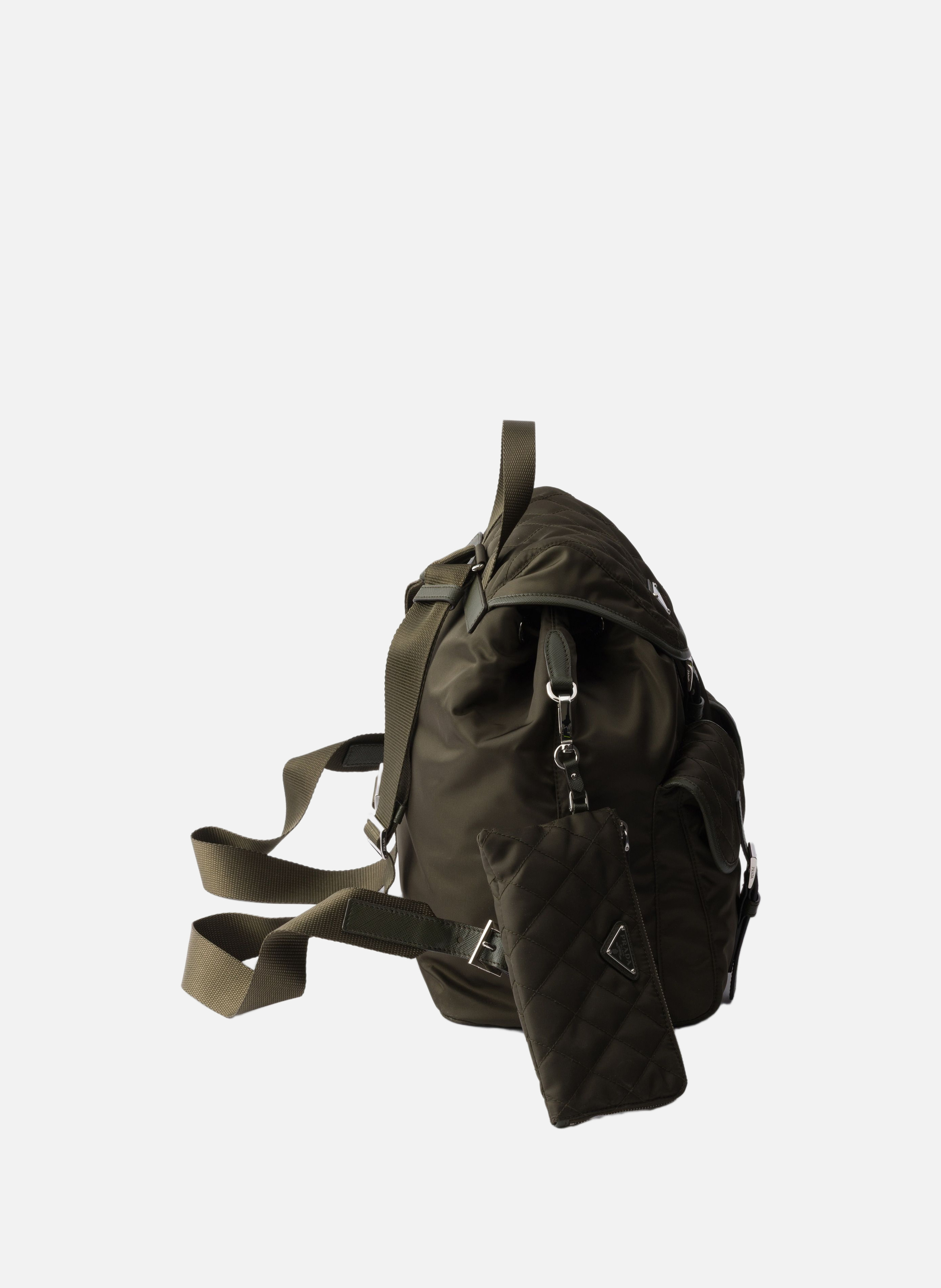 Sac à dos moyen format en re-nylon matelassé avec PRADA Vert