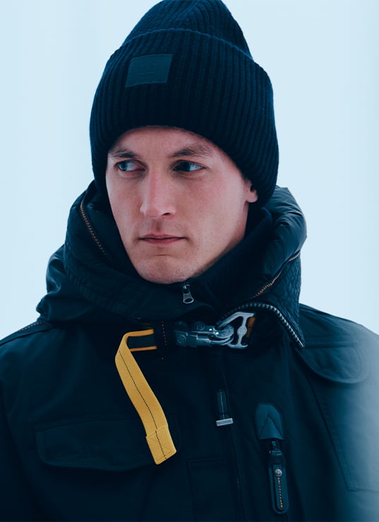 Portrait mannequin homme avec un bonnet 