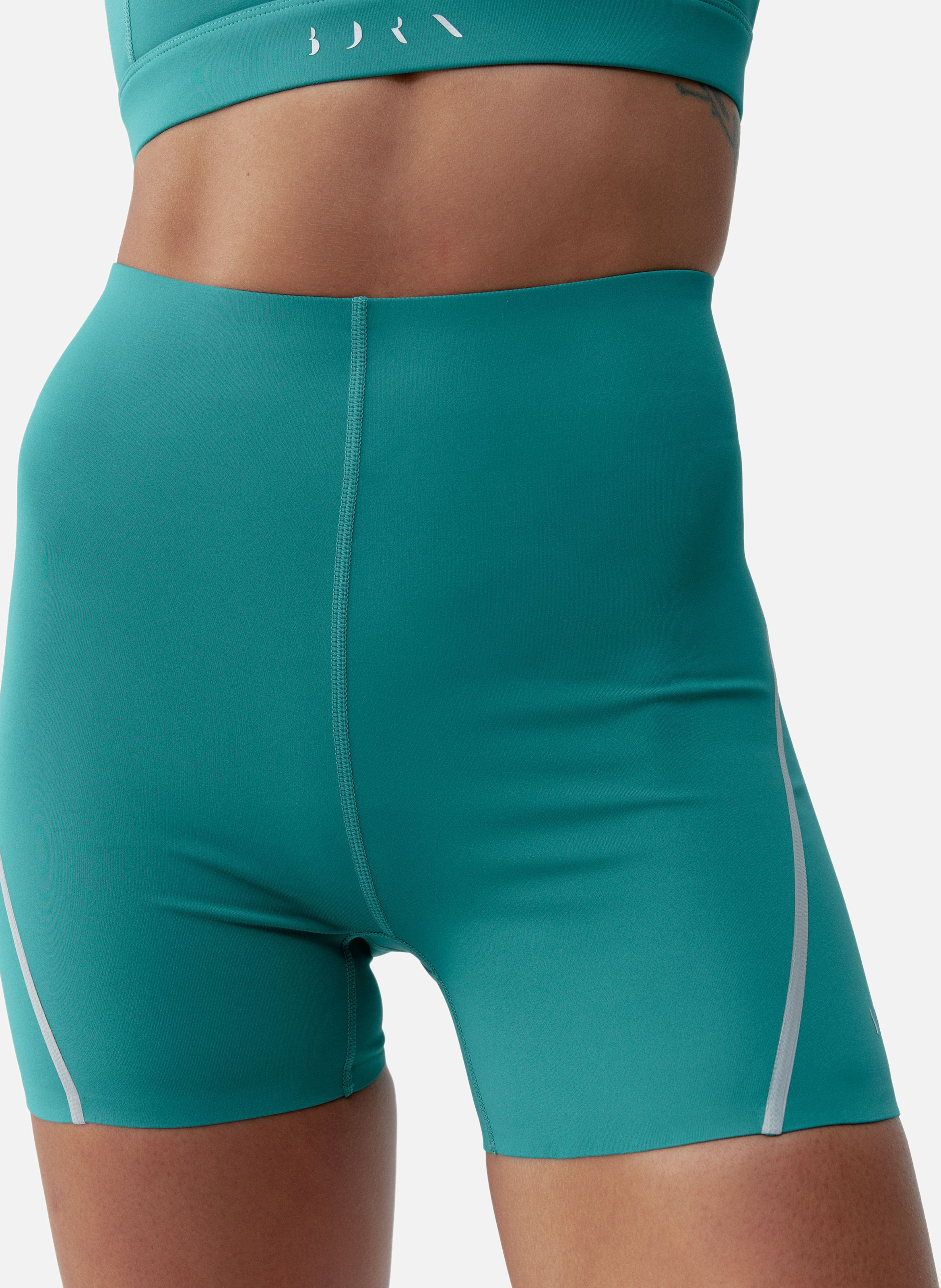 Short moulant de sport performance luna BORN LIVING YOGA Vert