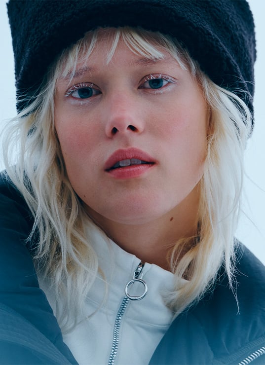 Focus beauté mannequin femme aux cils enneigés