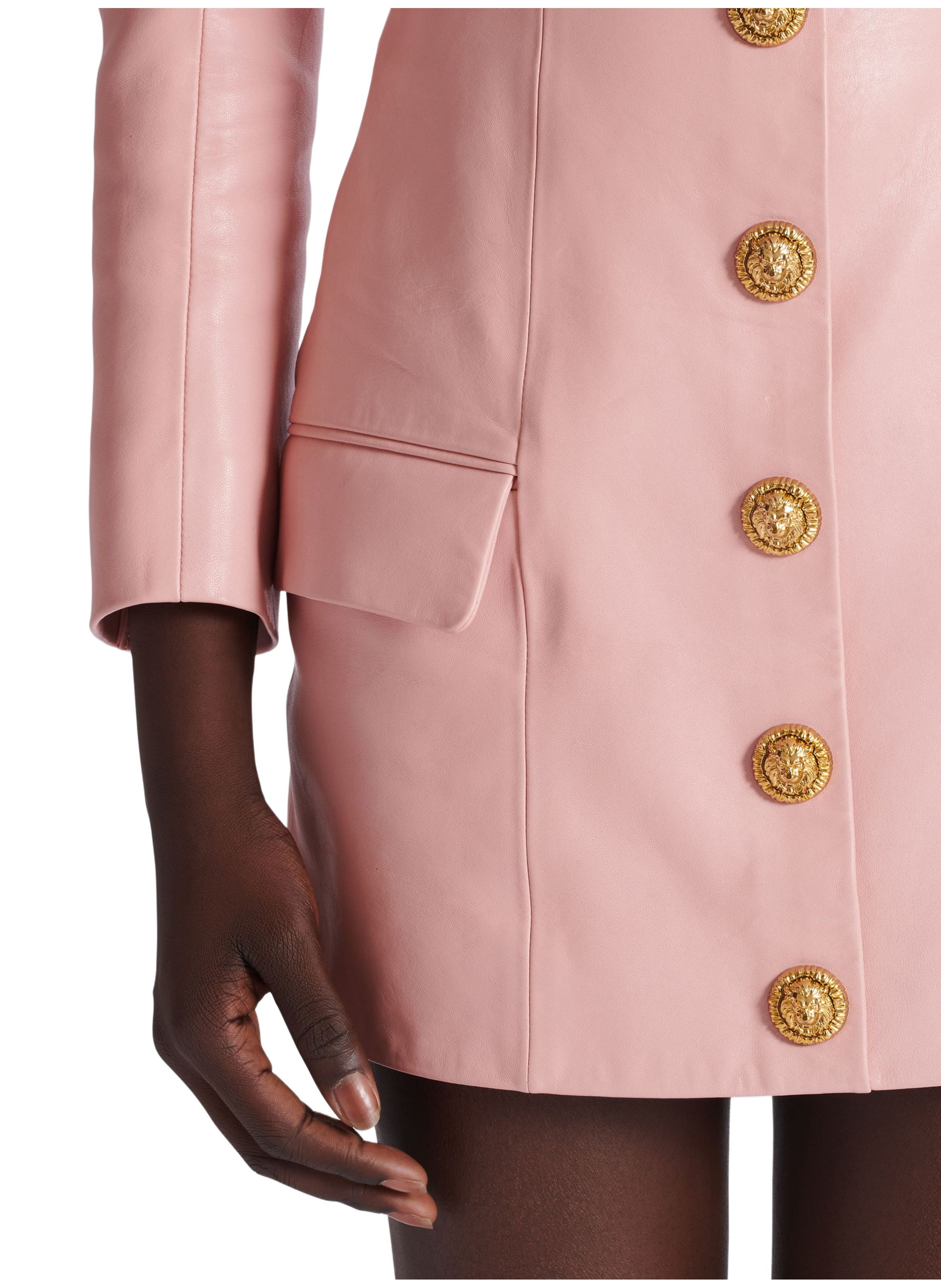 Jupe courte boutonnée en cuir d’agneau BALMAIN Rose