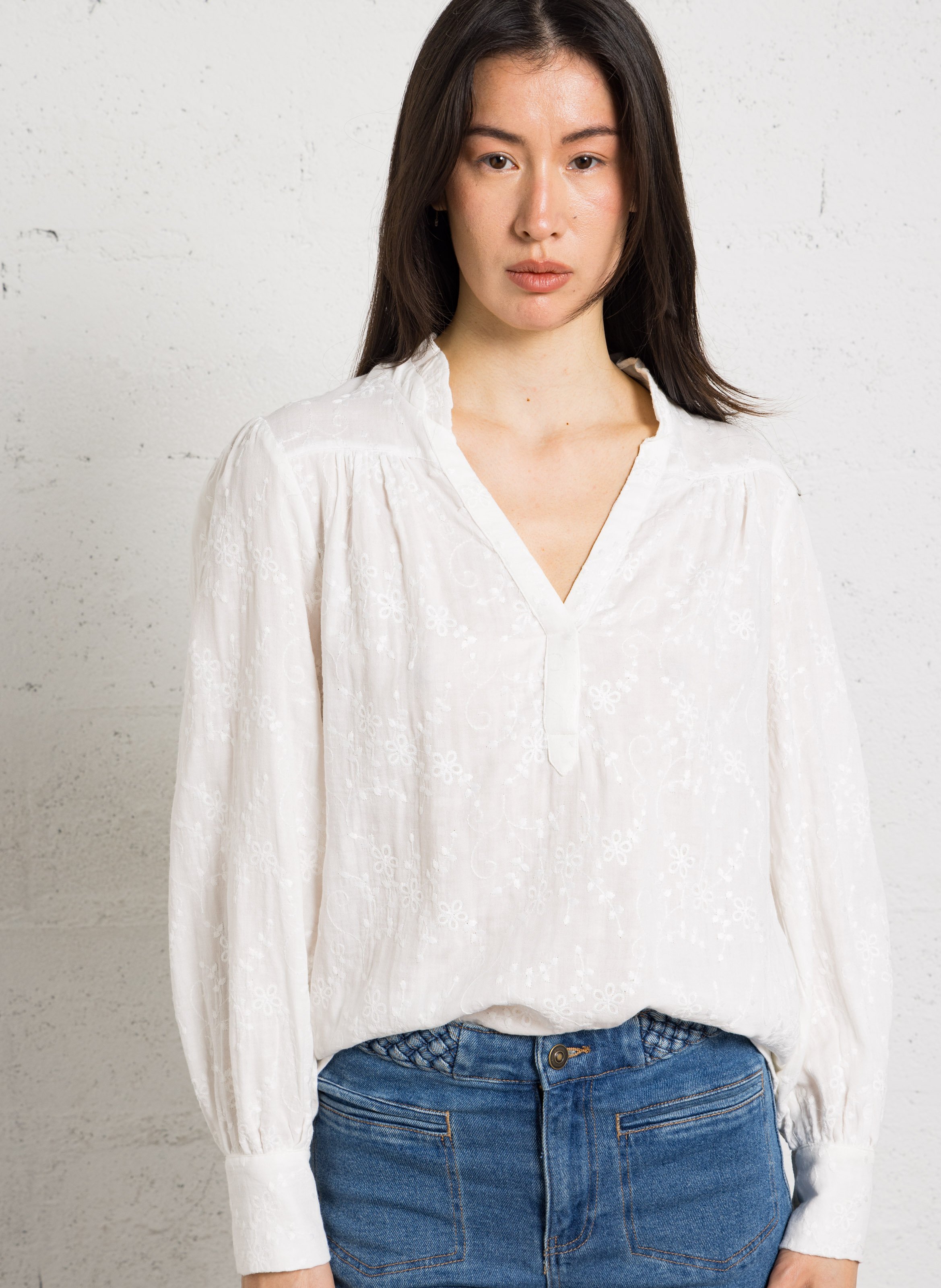 Blouse droite col v brodée dila MAISON 123 Blanc