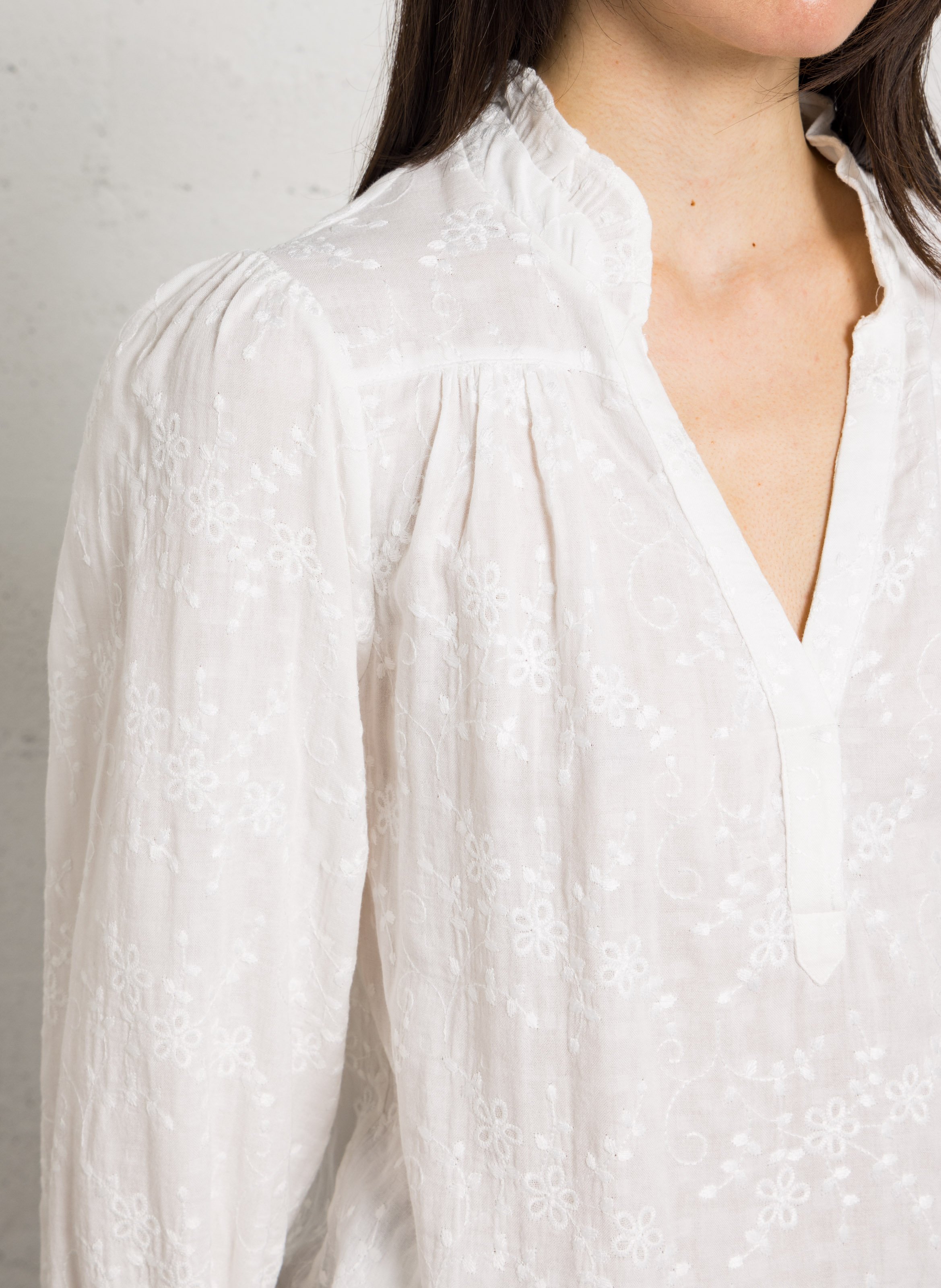 Blouse droite col v brodée dila MAISON 123 Blanc