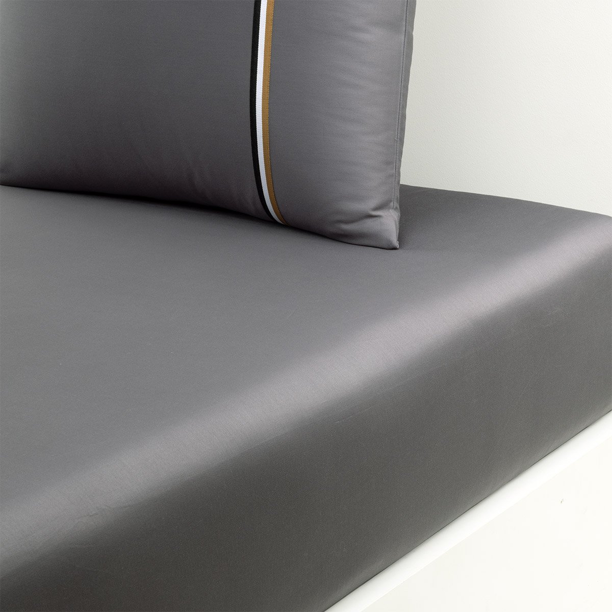 Drap housse en satin de coton, b linea BOSS HOME Gris