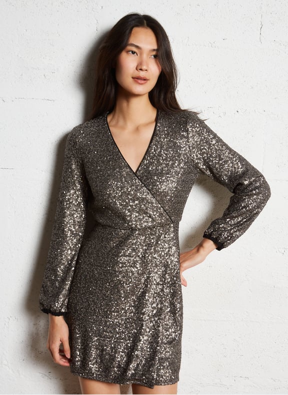 Robe courte portefeuille à sequins Gris by IKKS IKKS Robe courte portefeuille à sequins Gris