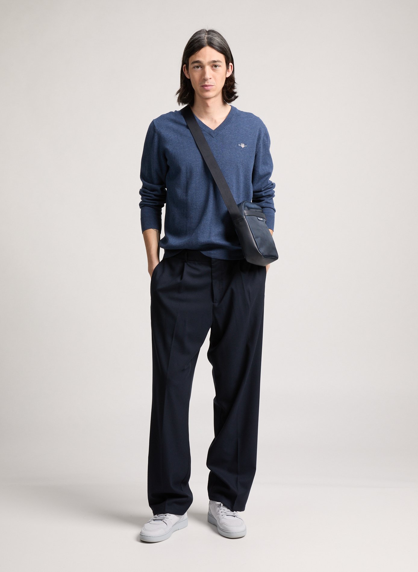 Pull col V en coton GANT Bleu