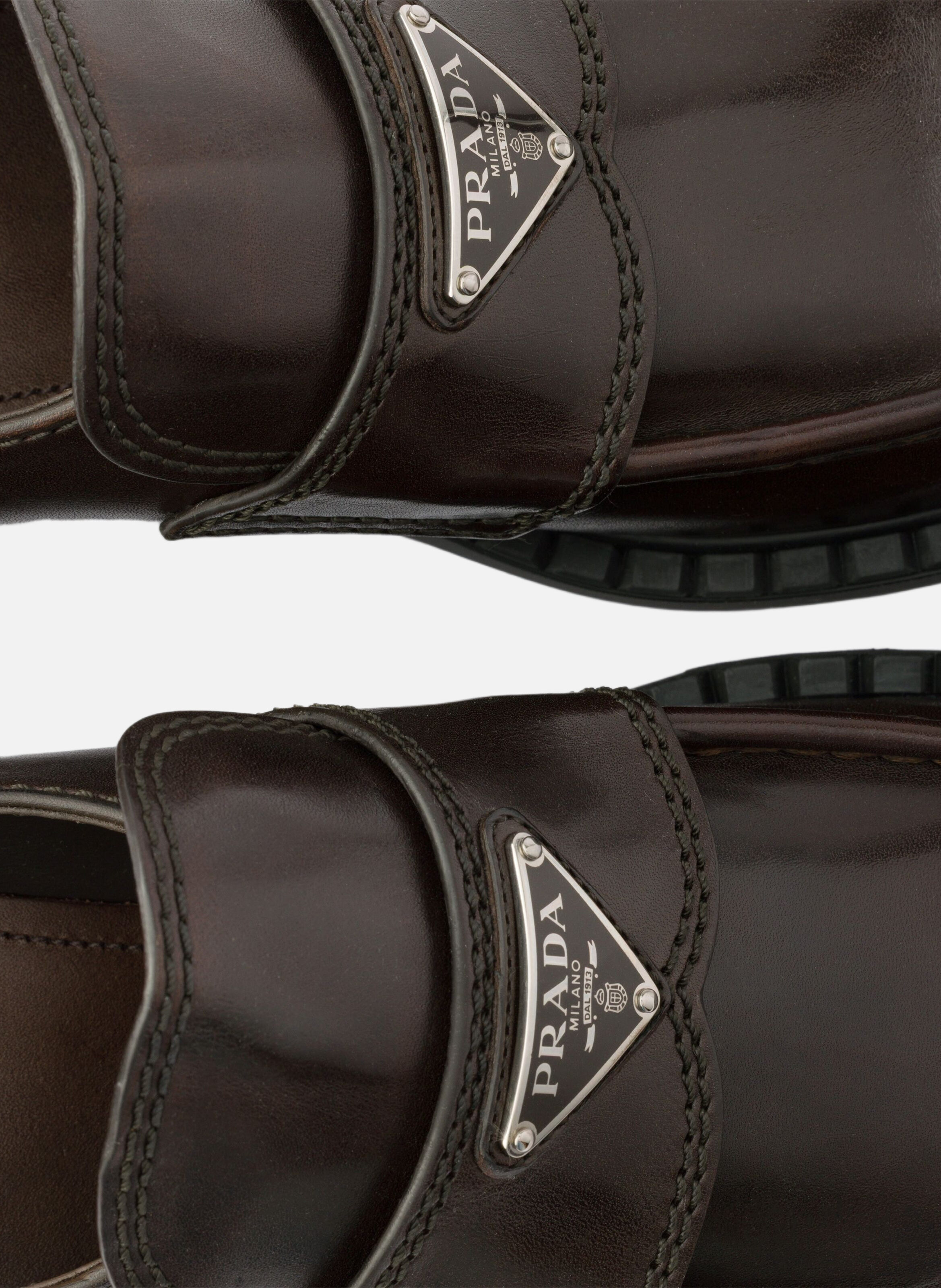Mocassins en cuir vieilli couleur chocolat PRADA Marron