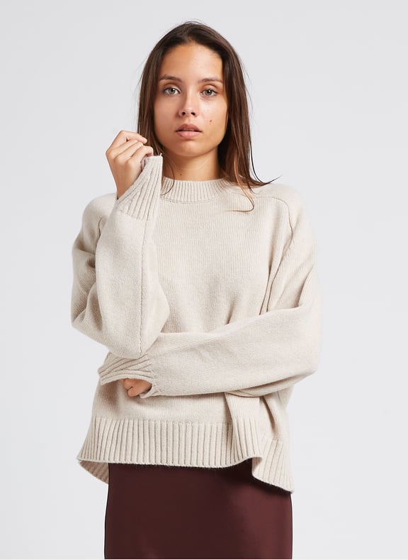 Pull col rond ample en laine will Beige by SOEUR SOEUR Pull col rond ample en laine will Beige