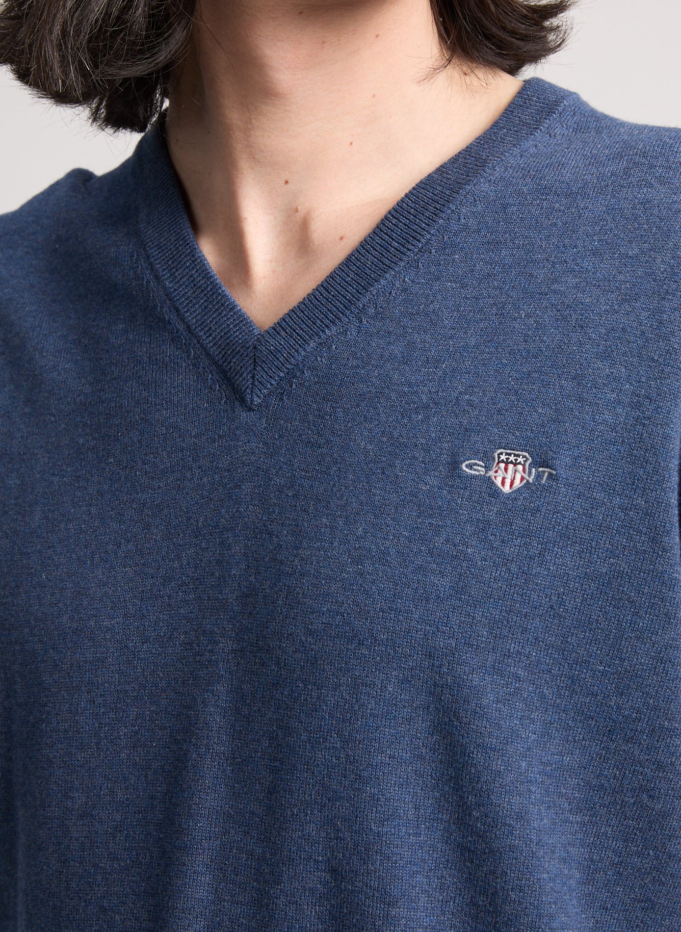 Pull col V en coton GANT Bleu