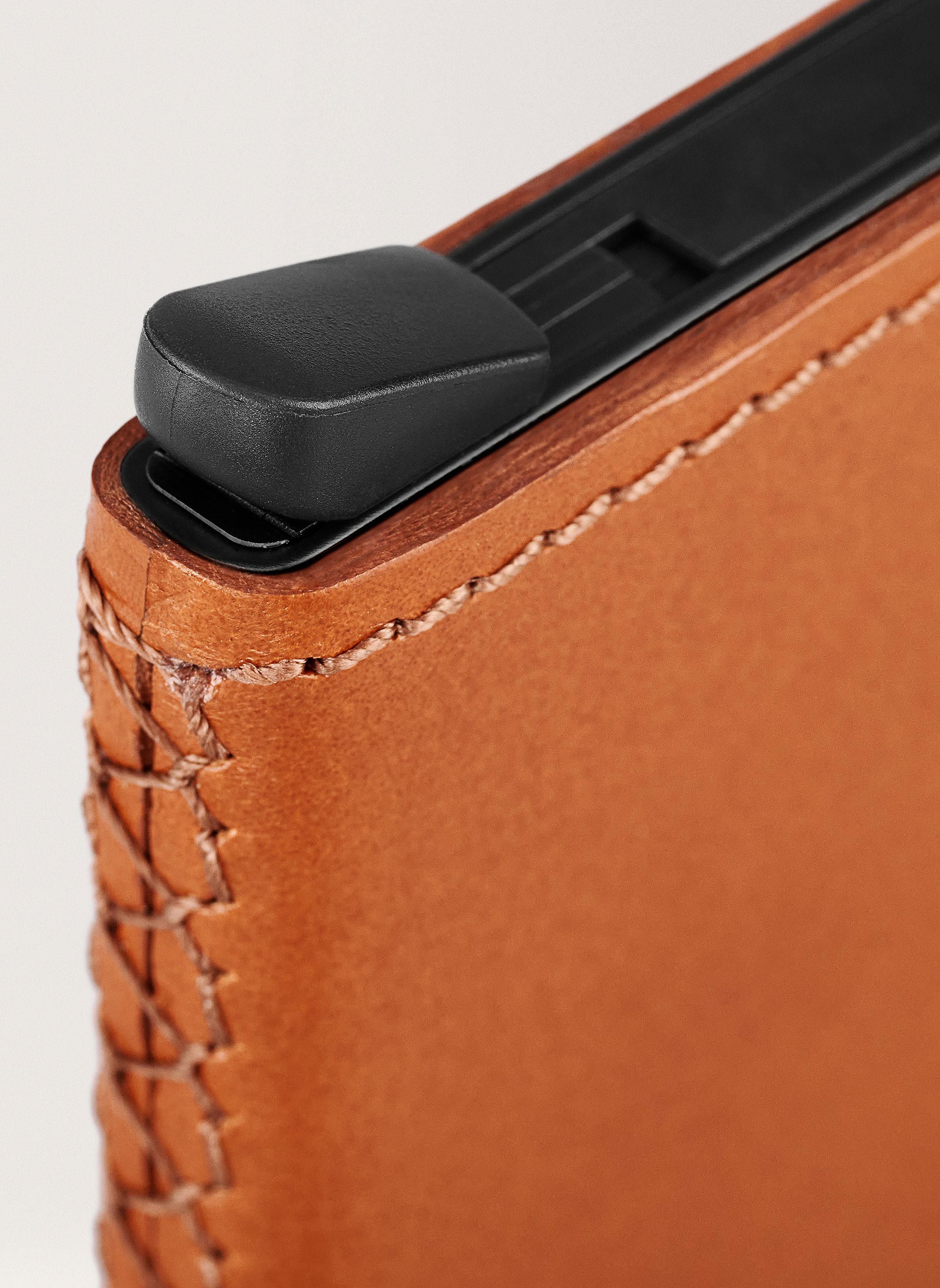 Porte-cartes 'The Cardprotector' en cuir vachetta CARL FRIEDRIK Marron