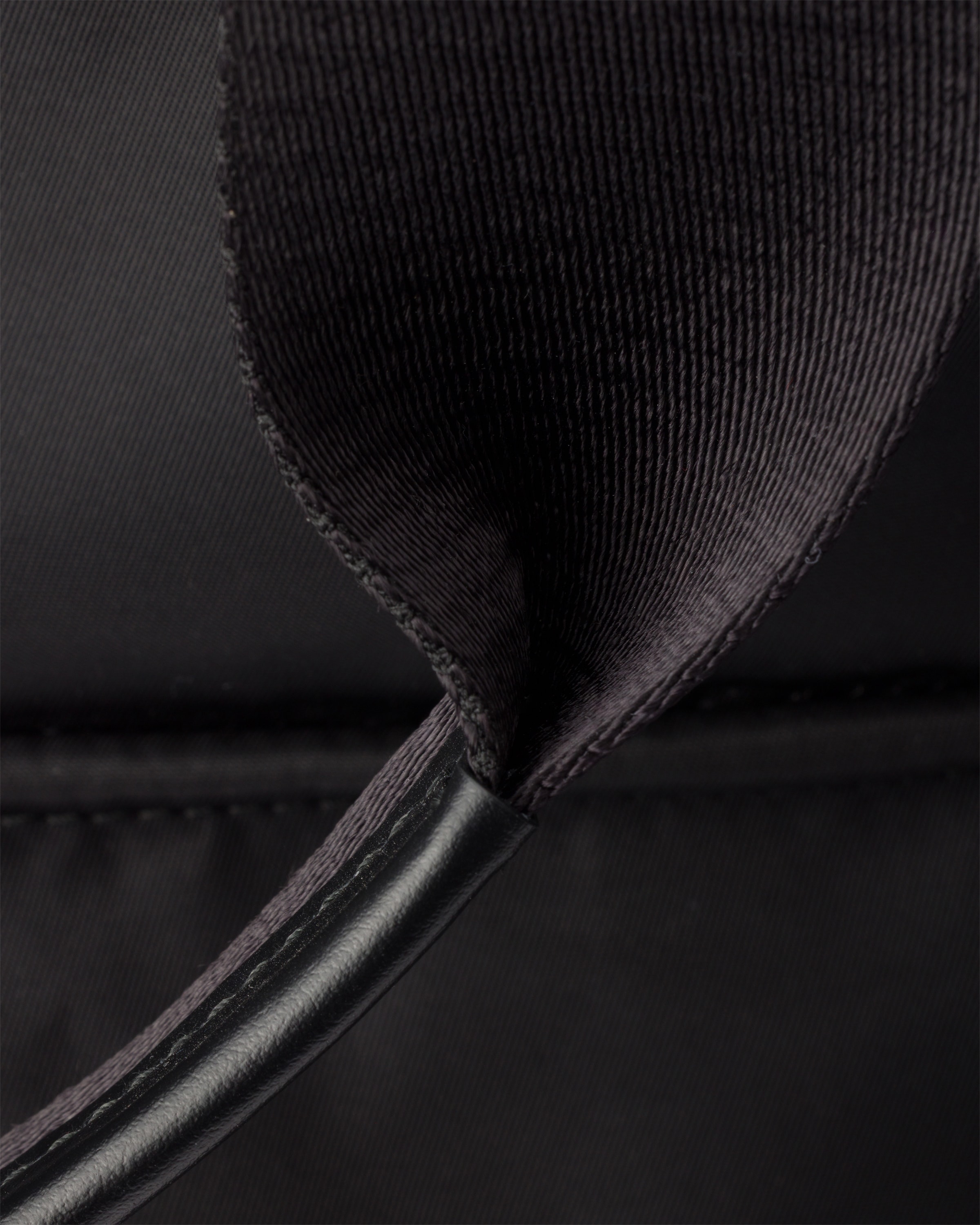 Sac cabas prada explore en re-nylon et cuir PRADA Noir