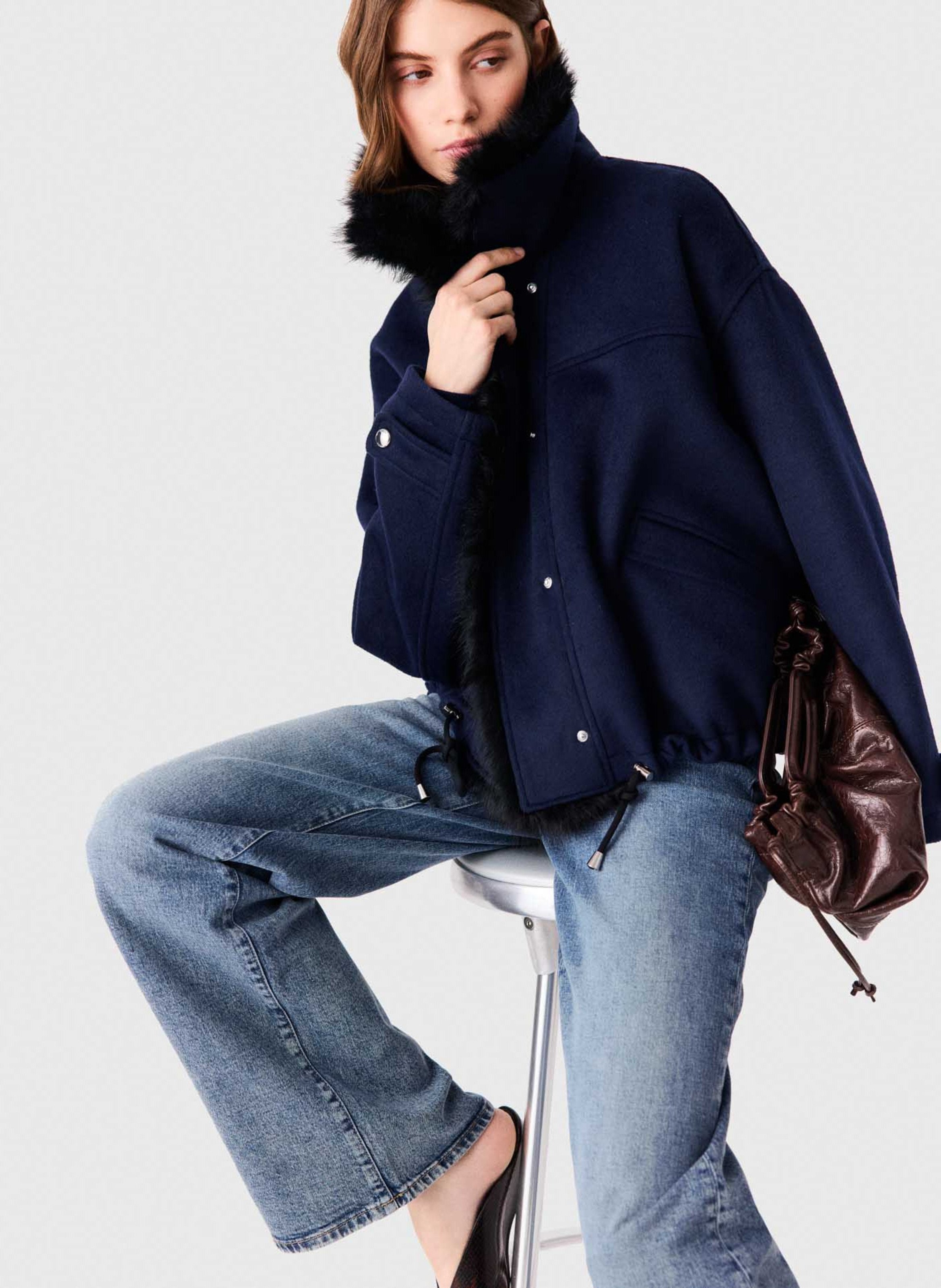 Manteau droit à col en fourrure synthétique MAJE Bleu